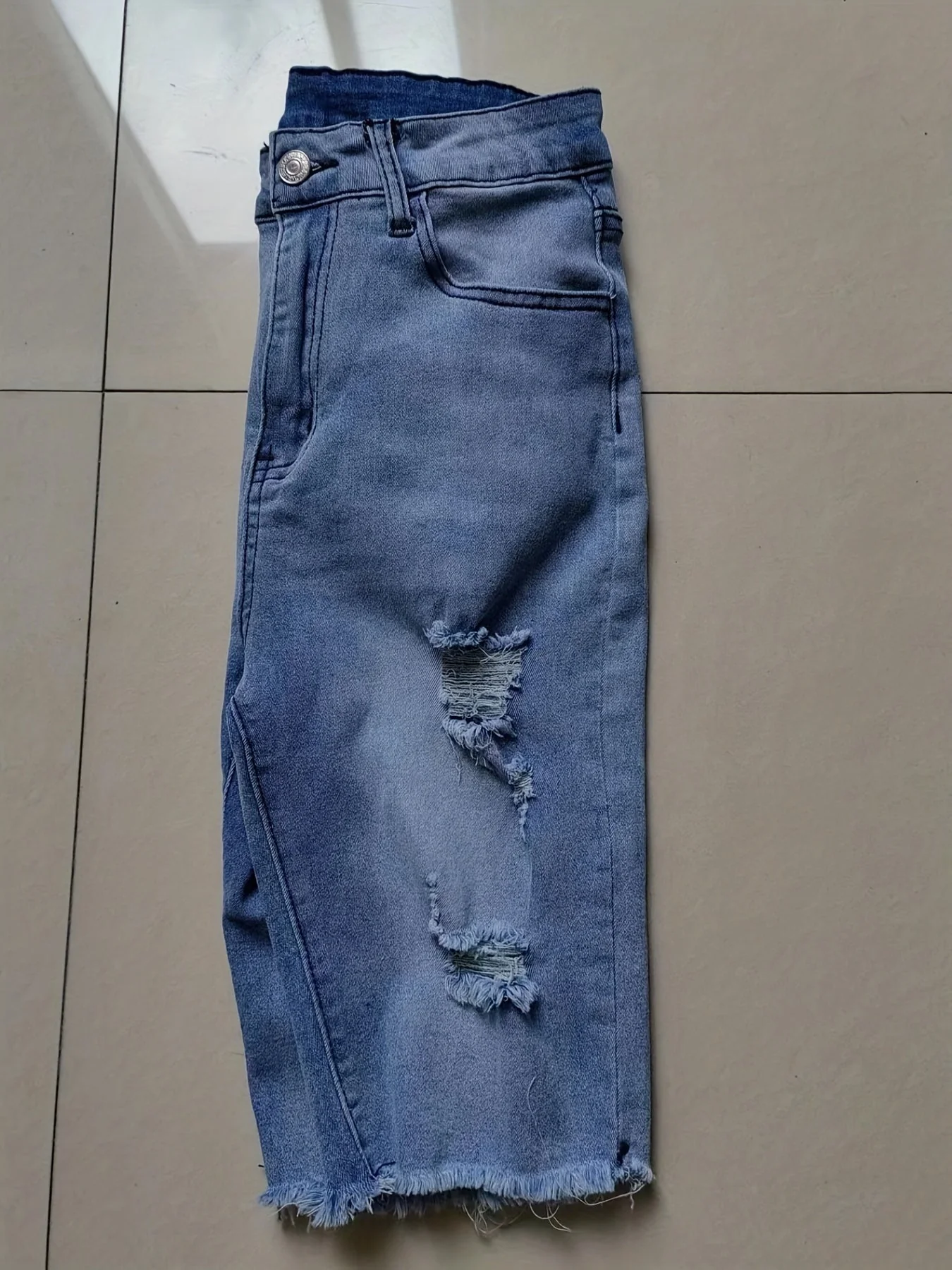Bermuda décontracté déchiré pour femme – Style urbain tendance été - Image 10