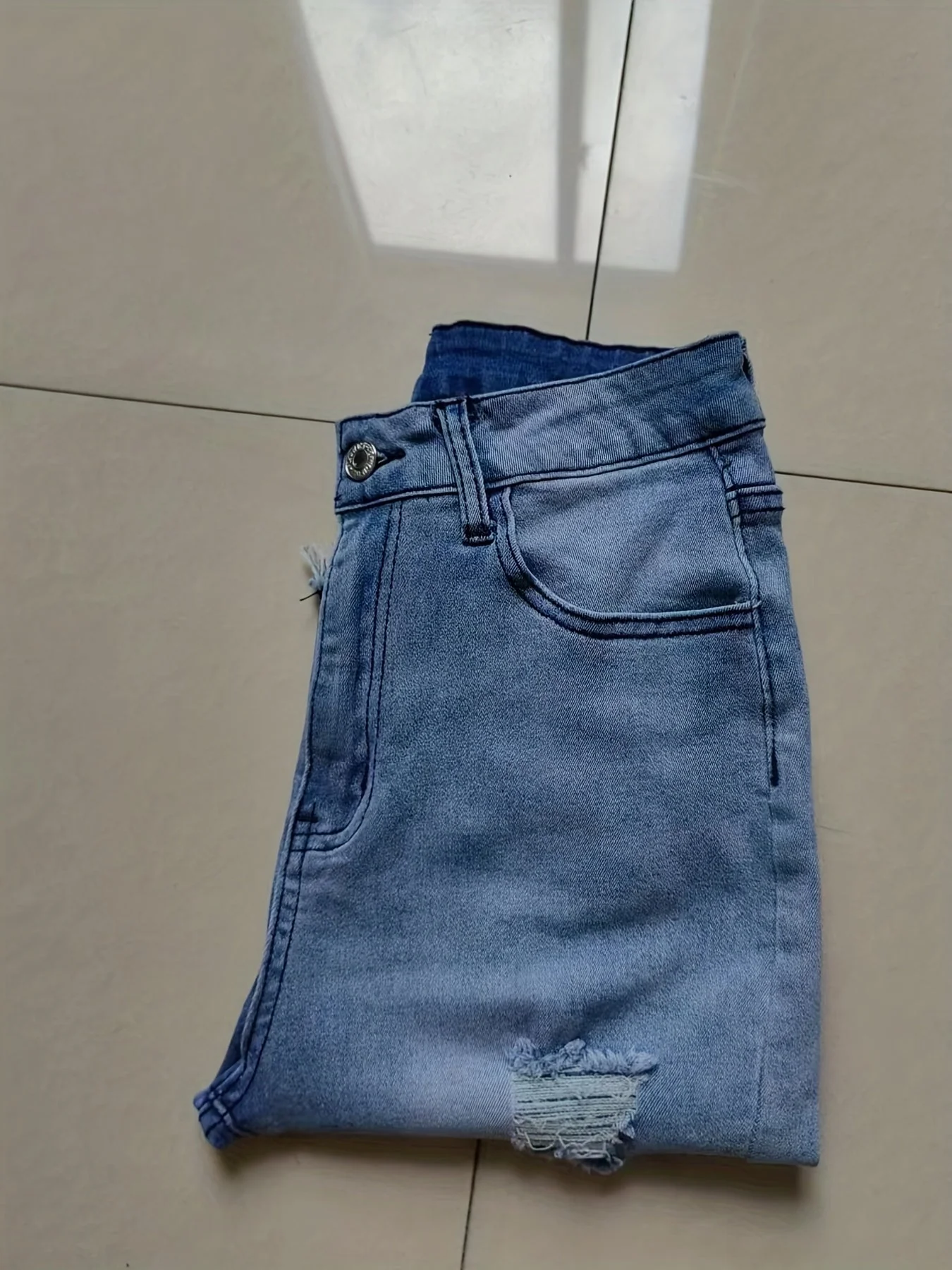 Bermuda décontracté déchiré pour femme – Style urbain tendance été - Image 2