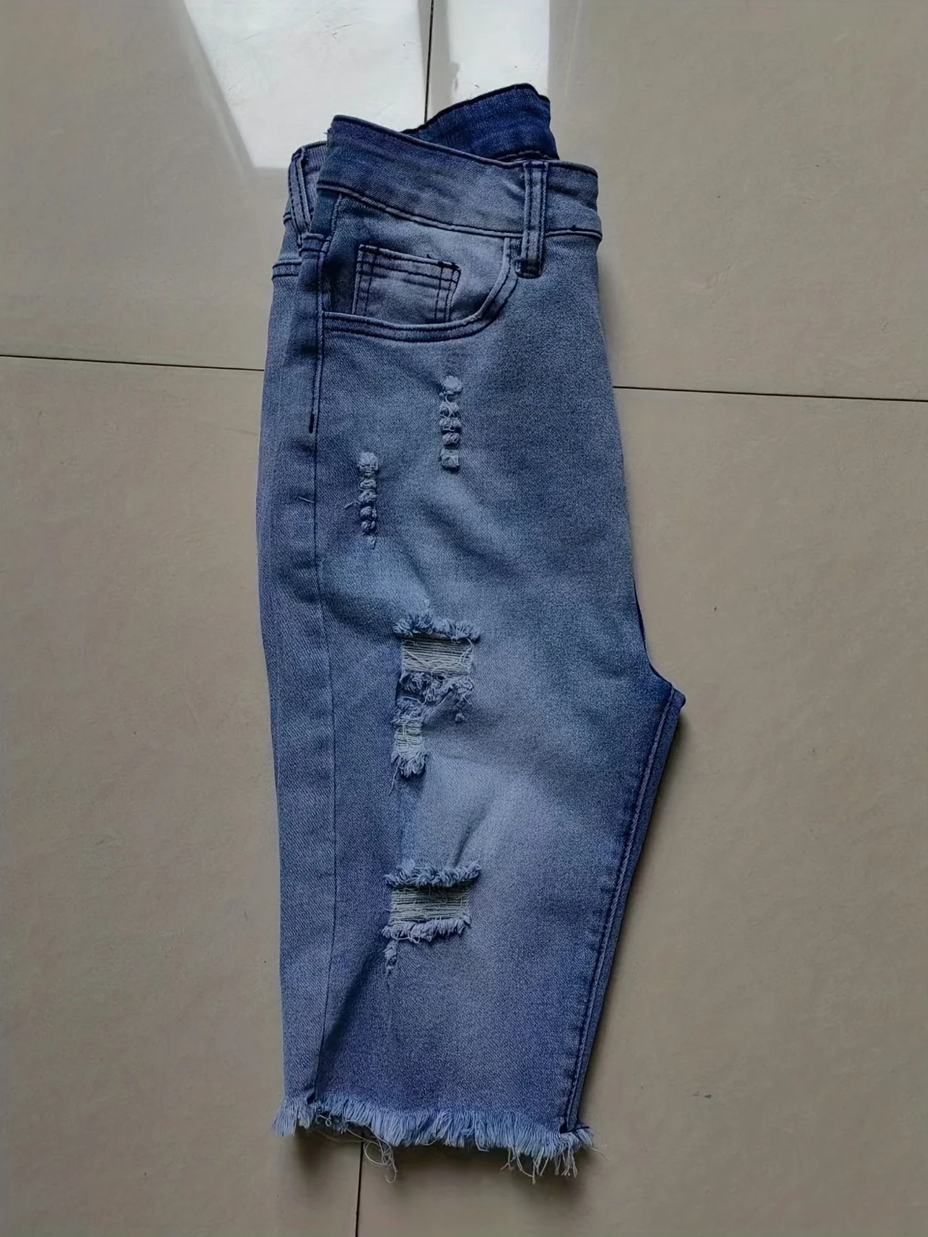 Bermuda décontracté déchiré pour femme – Style urbain tendance été - Image 4