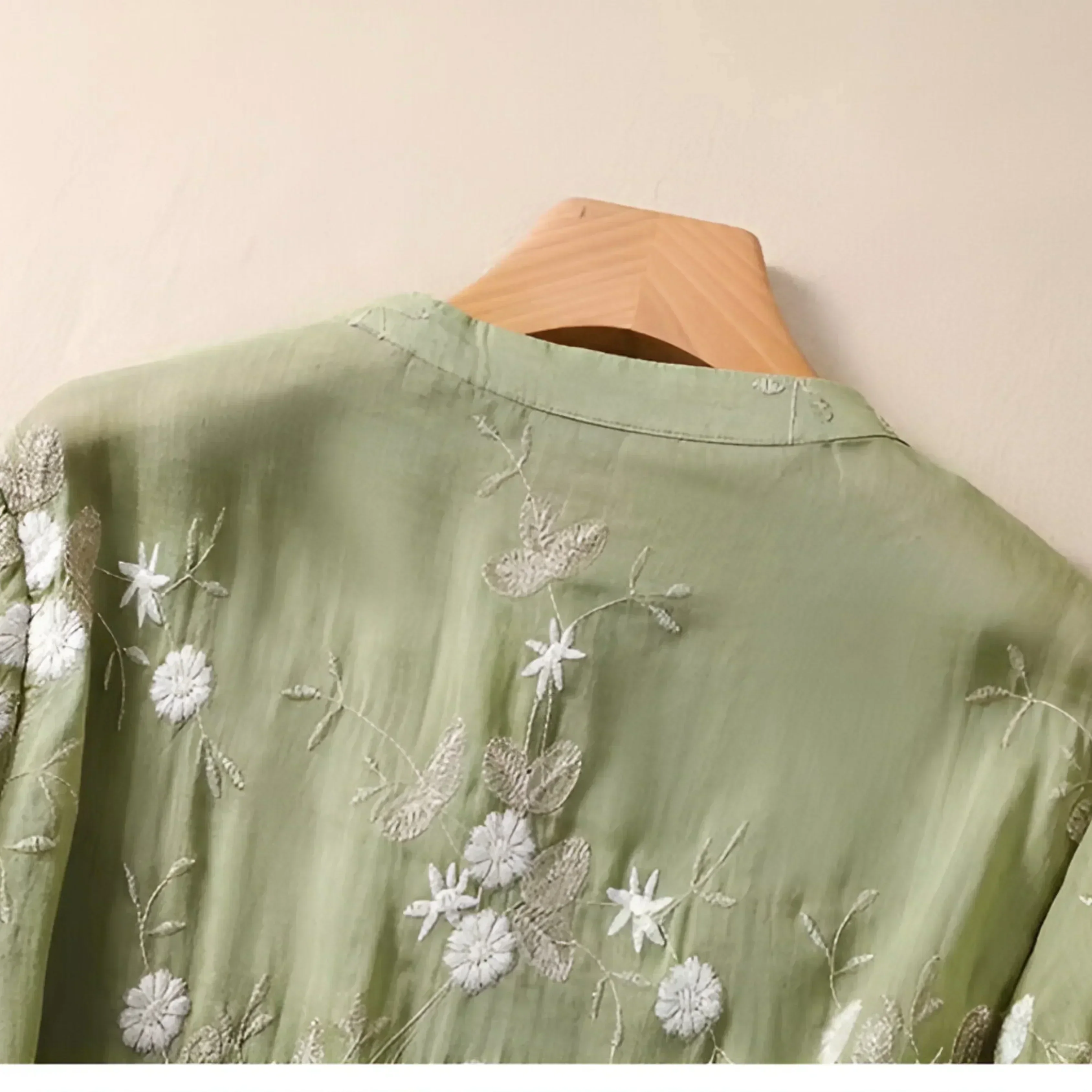 Blouse ample à broderies florales pour femme, style élégant et polyvalent - Image 7