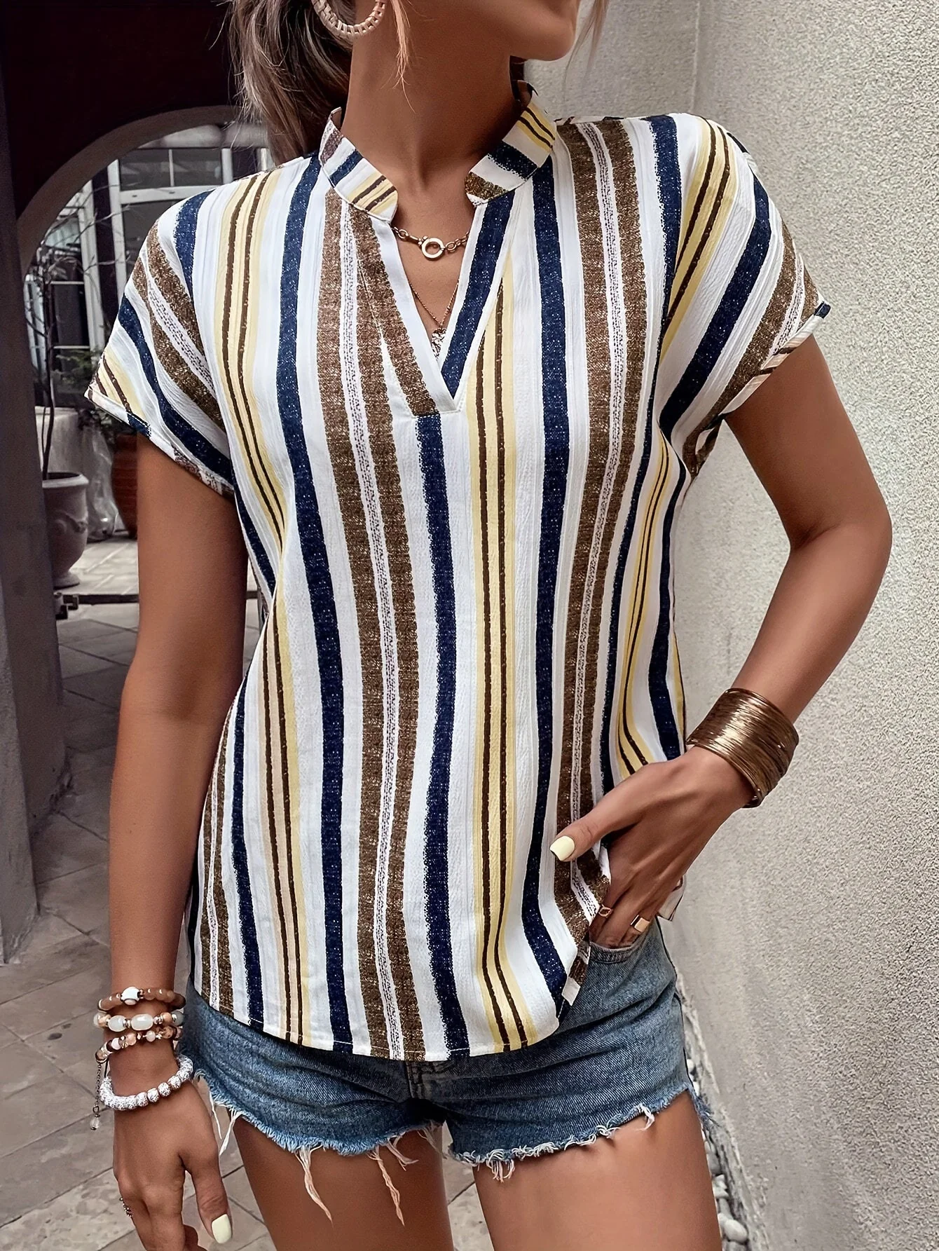 Blouse décontractée à rayures pour femme, col en V, manches courtes, style estival élégant - Image 2