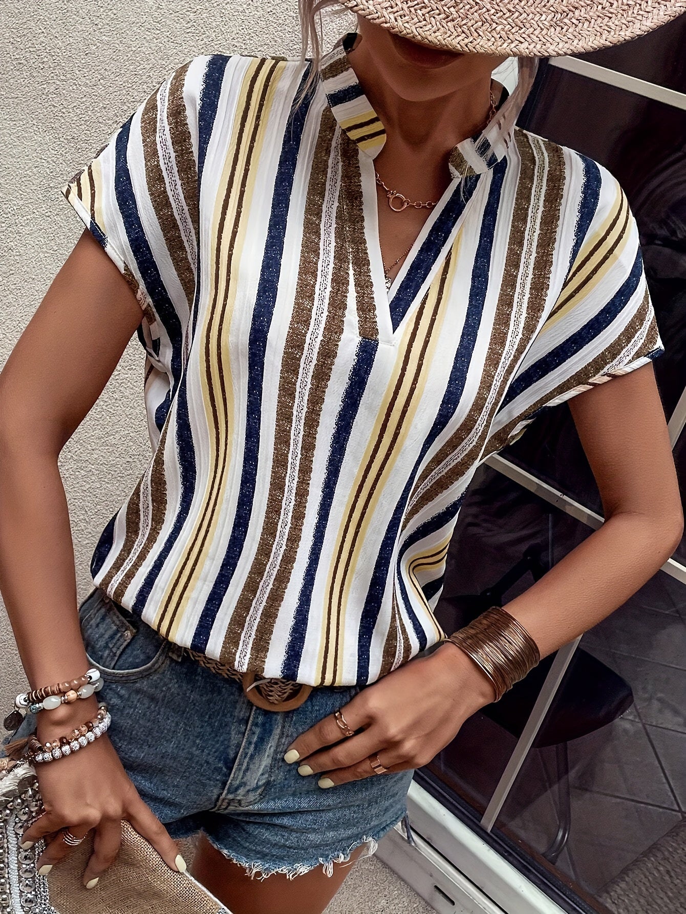 Blouse décontractée à rayures pour femme, col en V, manches courtes, style estival élégant - Image 4