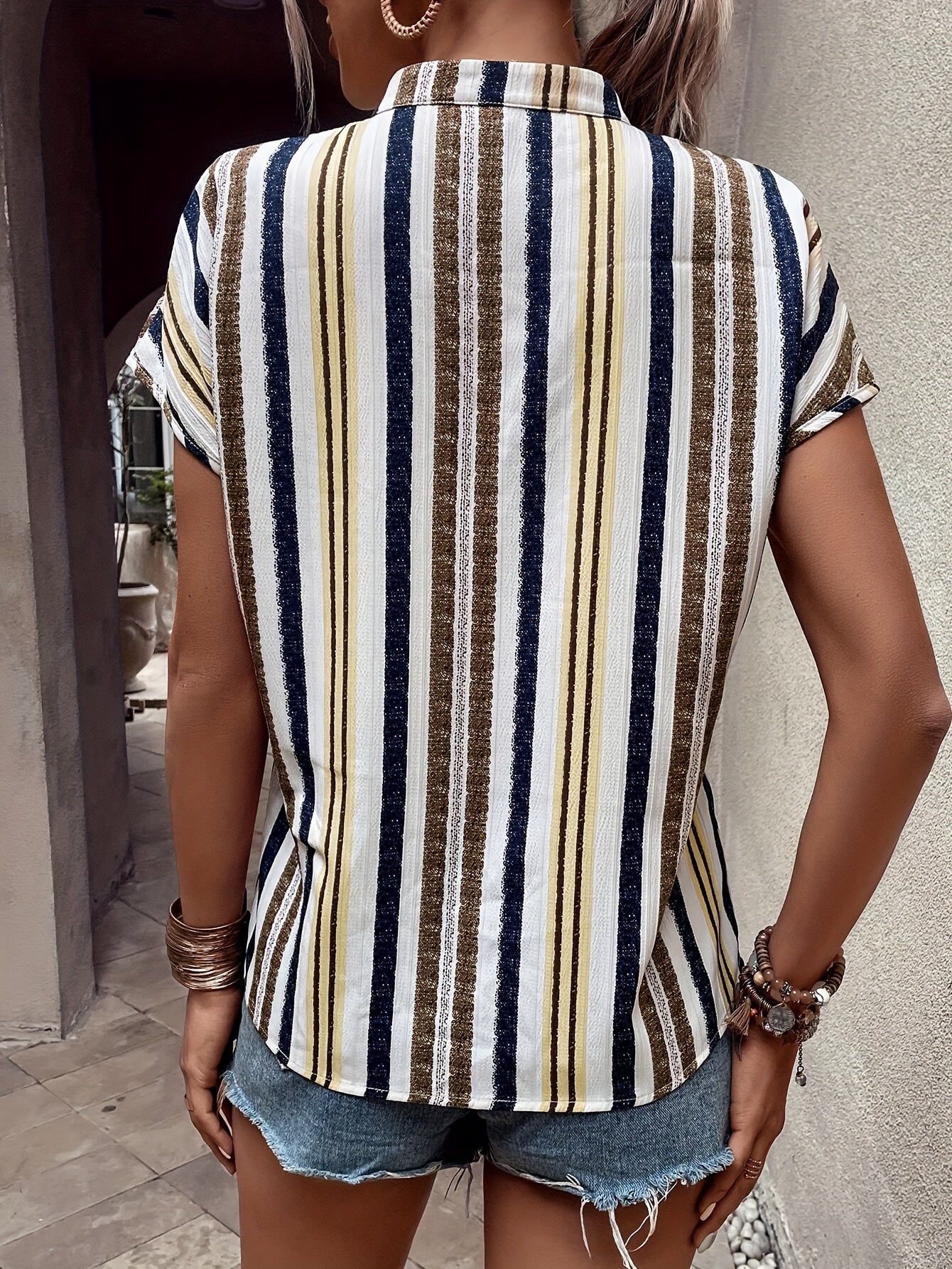 Blouse décontractée à rayures pour femme, col en V, manches courtes, style estival élégant - Image 5