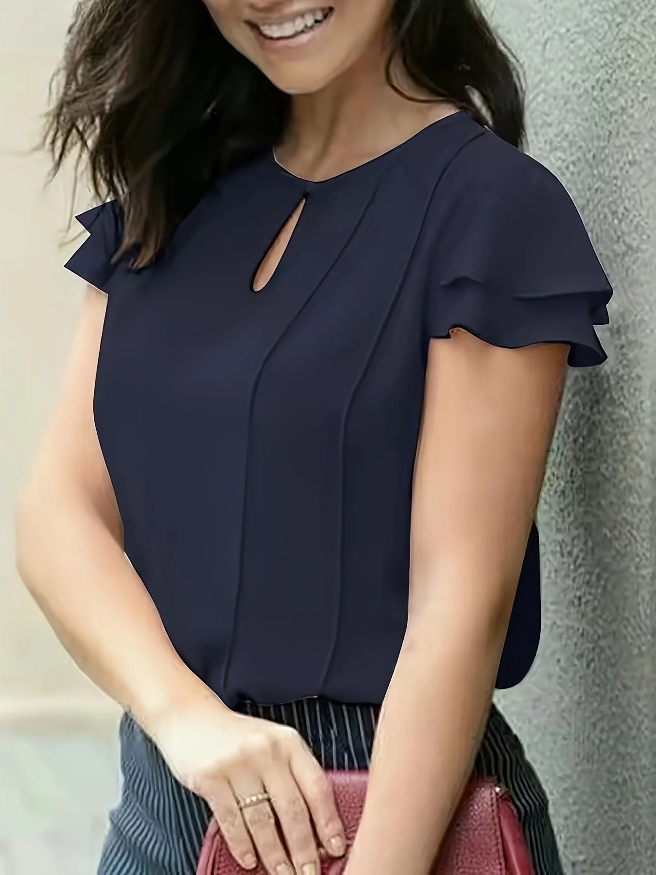 Blouse élégante à manches courtes volantées pour femme, style bureau et sorties - Image 10