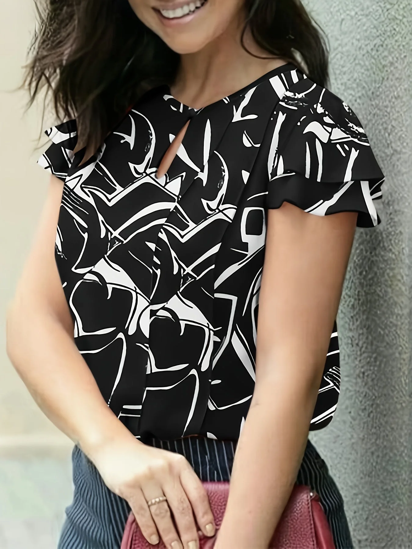 Blouse élégante à manches courtes volantées pour femme, style bureau et sorties - Image 5