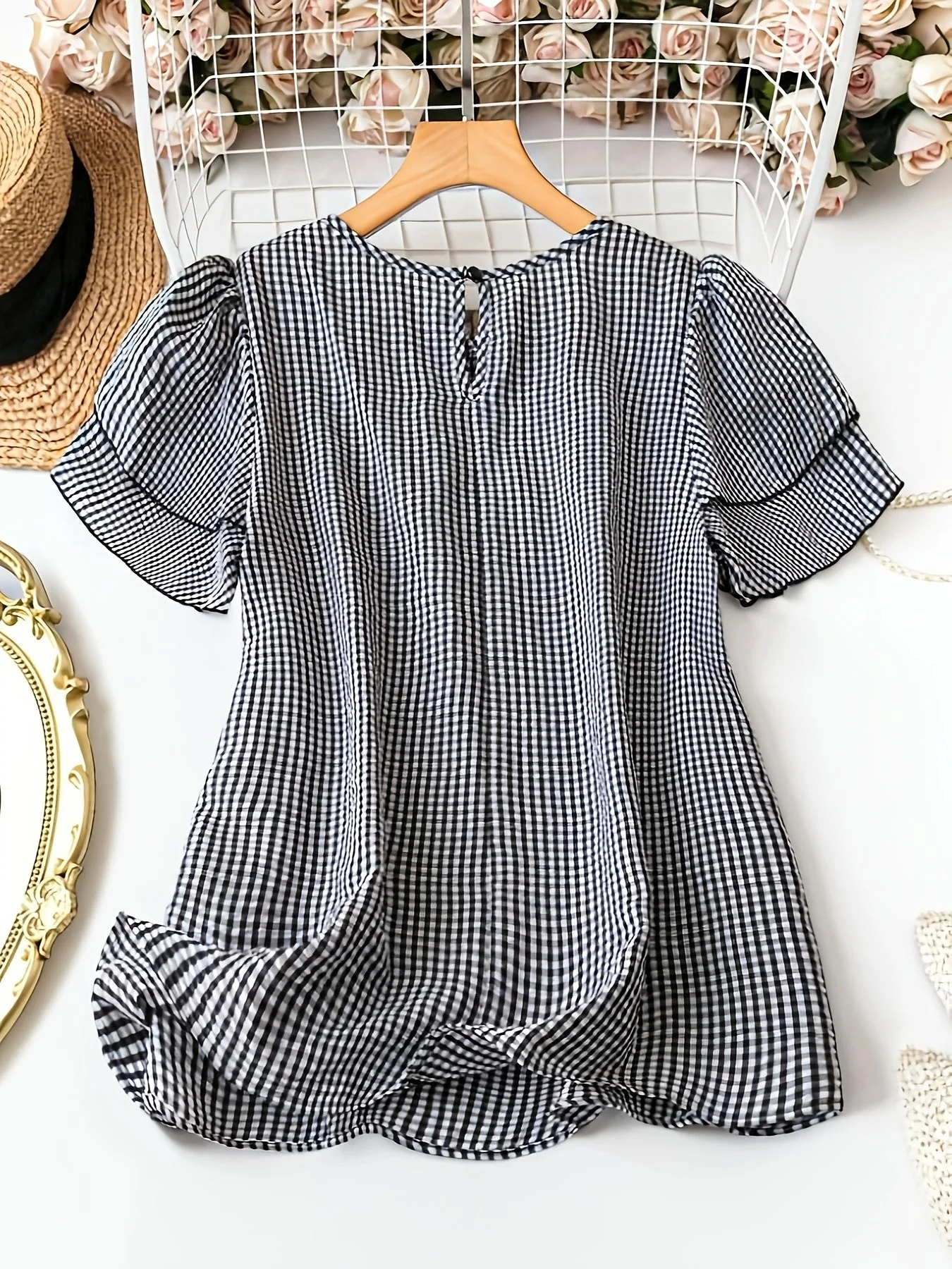 Blouse féminine à pois style élégant avec manches courtes et col rond pour été - Image 4