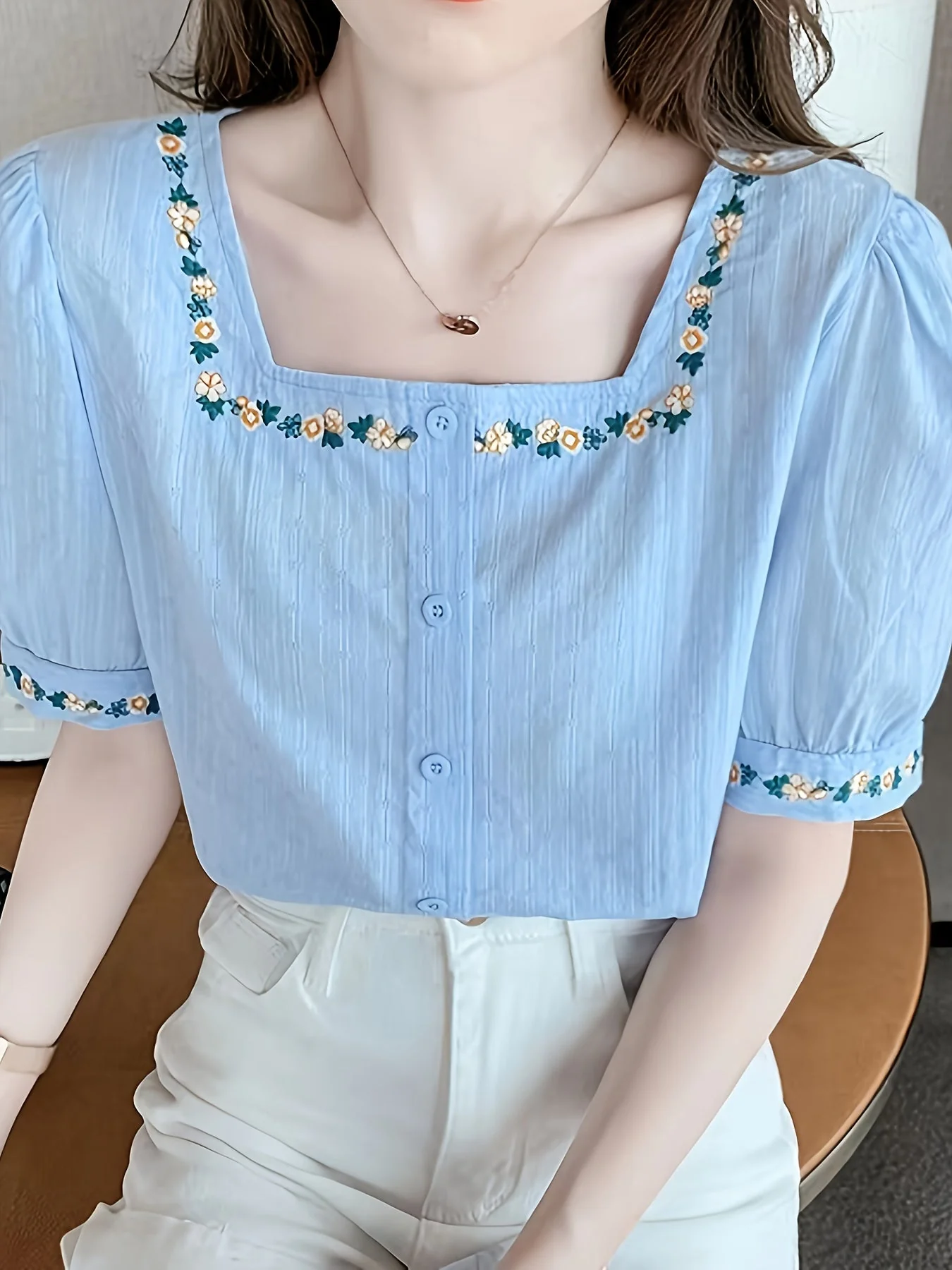 Blouse femme élégante à col carré et broderies florales, style décontracté printemps-été - Image 3