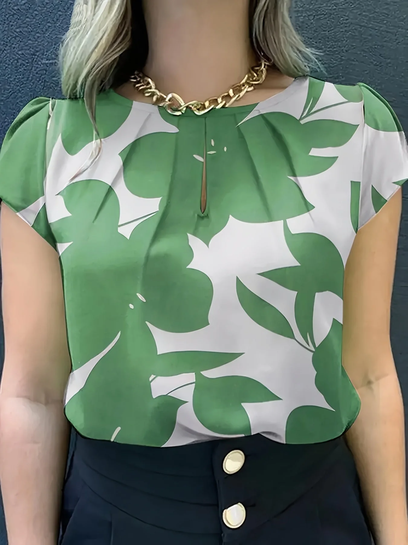 Blouse femme élégante à imprimé abstrait manches courtes style chic pour bureau et sorties - Image 10