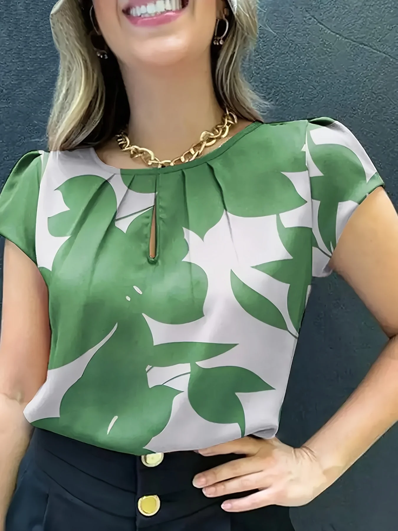 Blouse femme élégante à imprimé abstrait manches courtes style chic pour bureau et sorties - Image 3