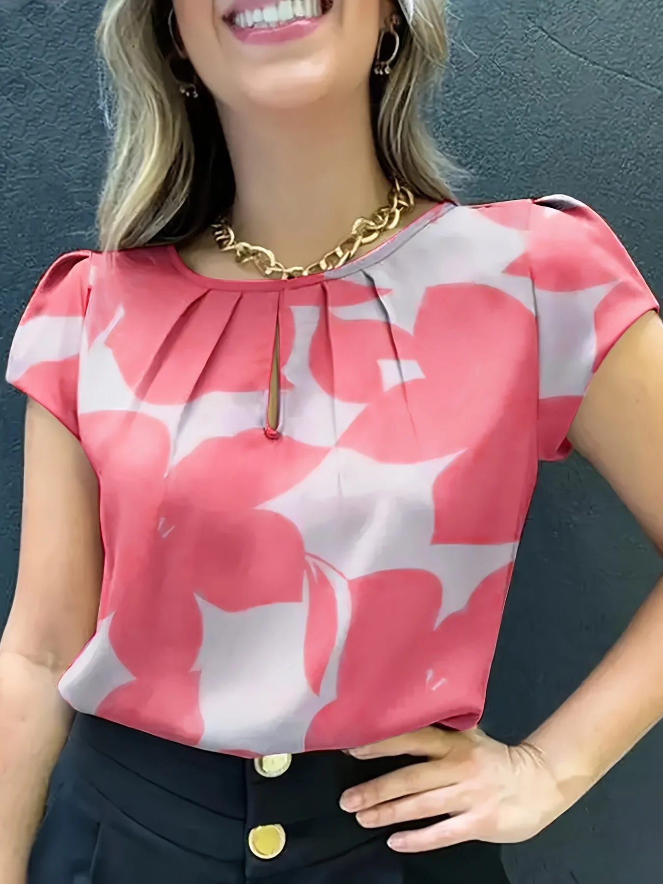 Blouse femme élégante à imprimé abstrait manches courtes style chic pour bureau et sorties - Image 4