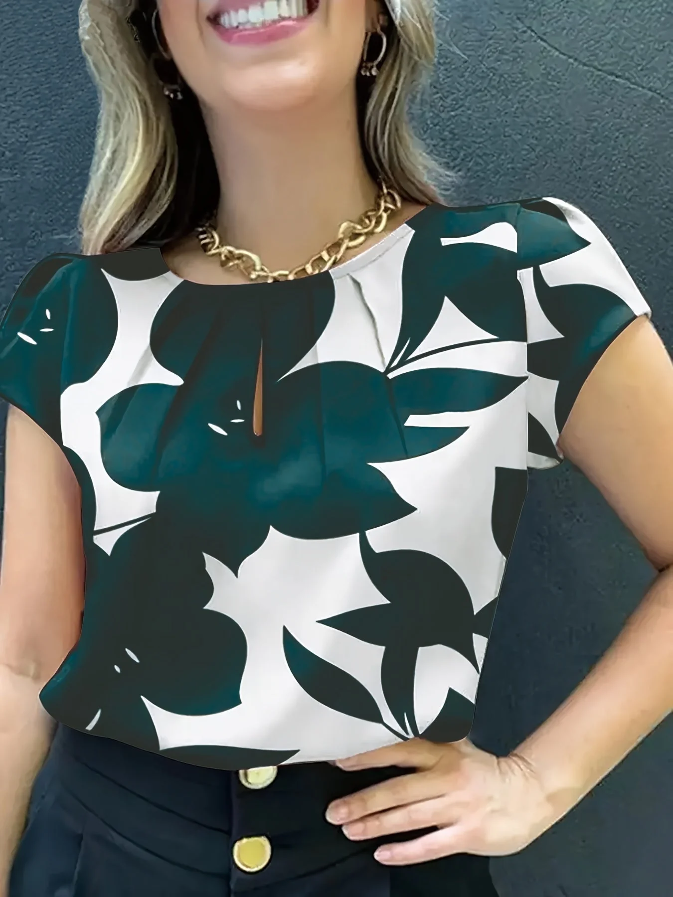 Blouse femme élégante à imprimé abstrait manches courtes style chic pour bureau et sorties - Image 5