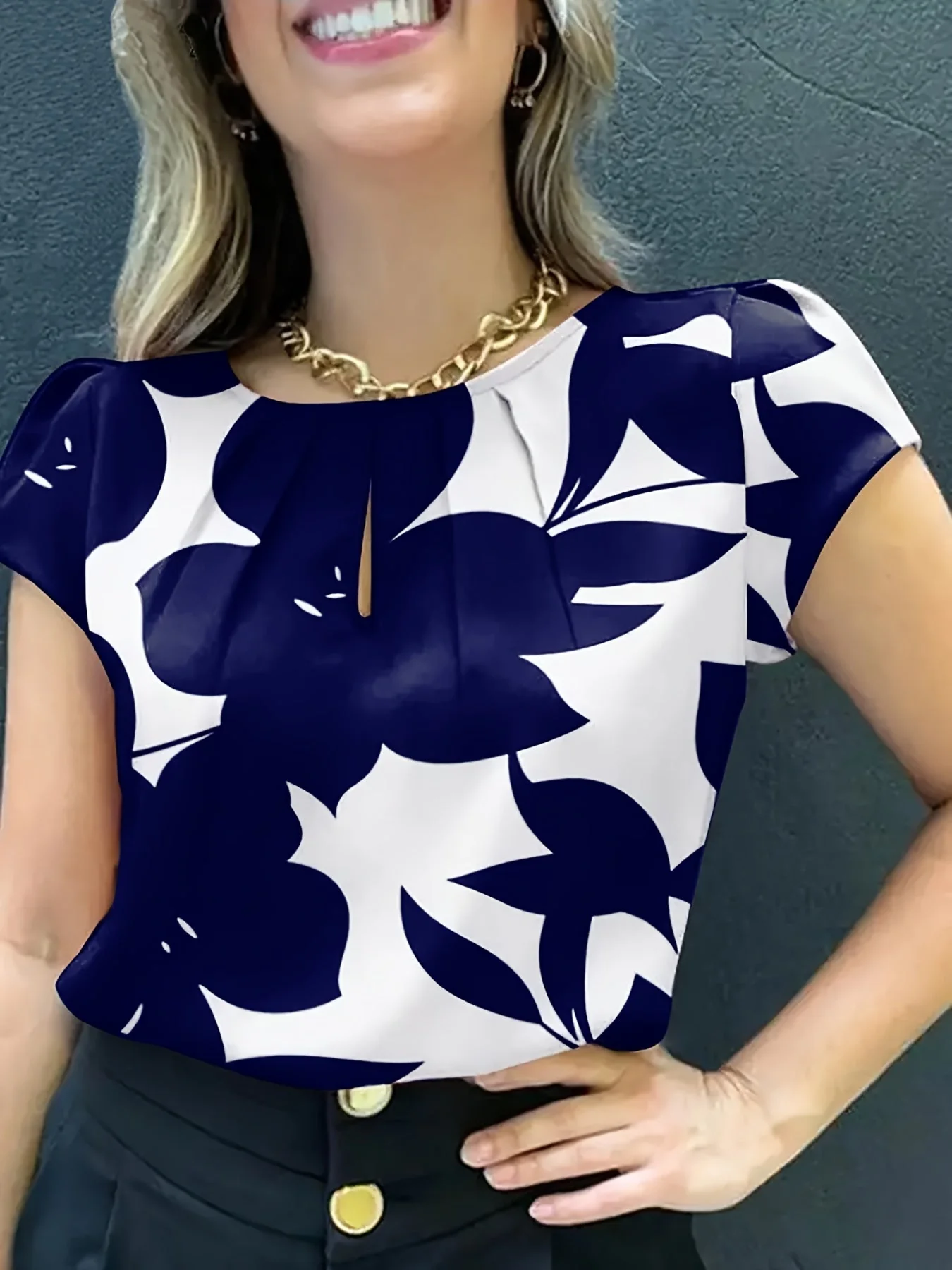 Blouse femme élégante à imprimé abstrait manches courtes style chic pour bureau et sorties - Image 6