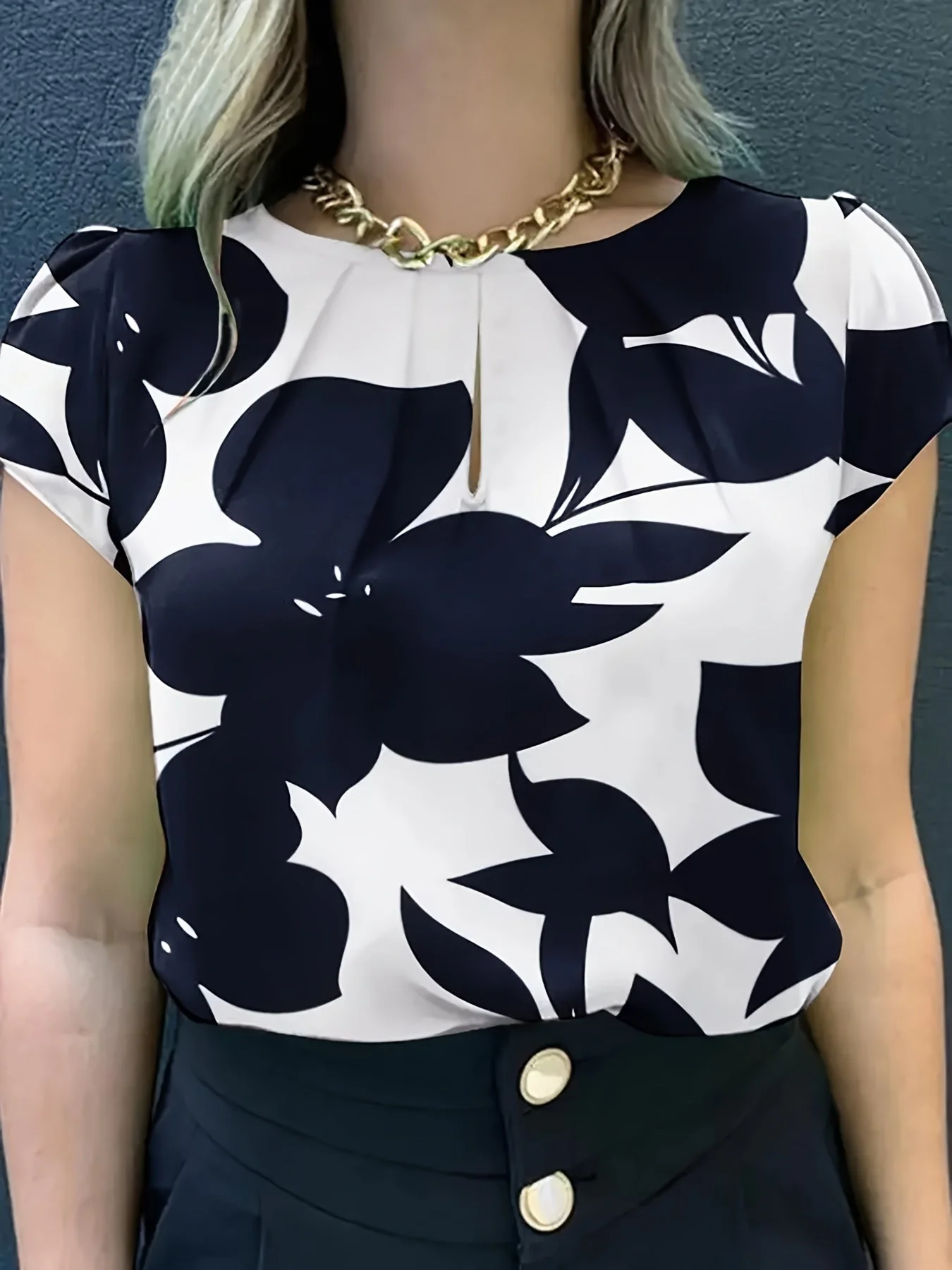 Blouse femme élégante à imprimé abstrait manches courtes style chic pour bureau et sorties - Image 8