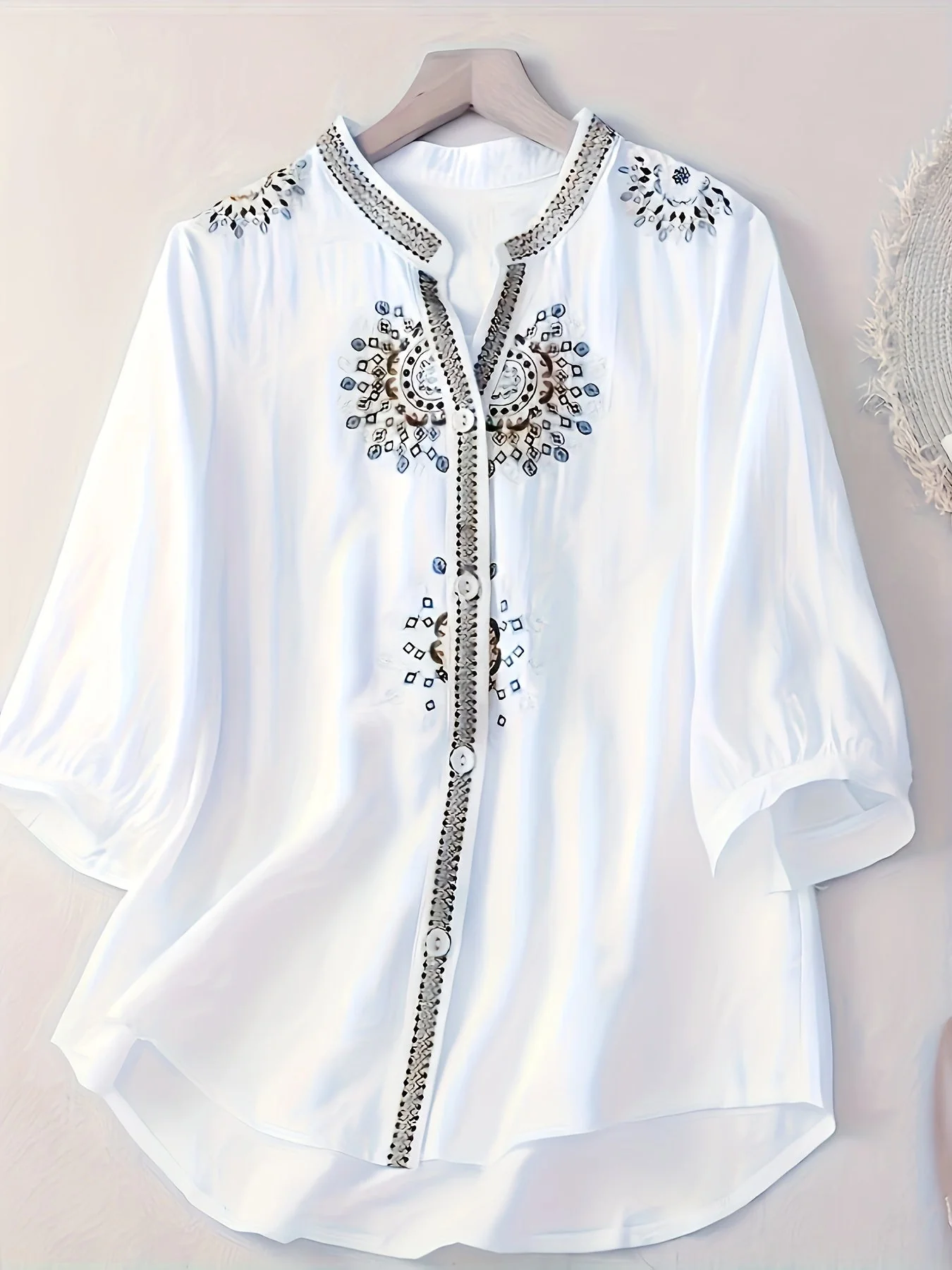 Blouse femme élégante à manches 3/4 style bohème chic brodée pour printemps et été - Image 2
