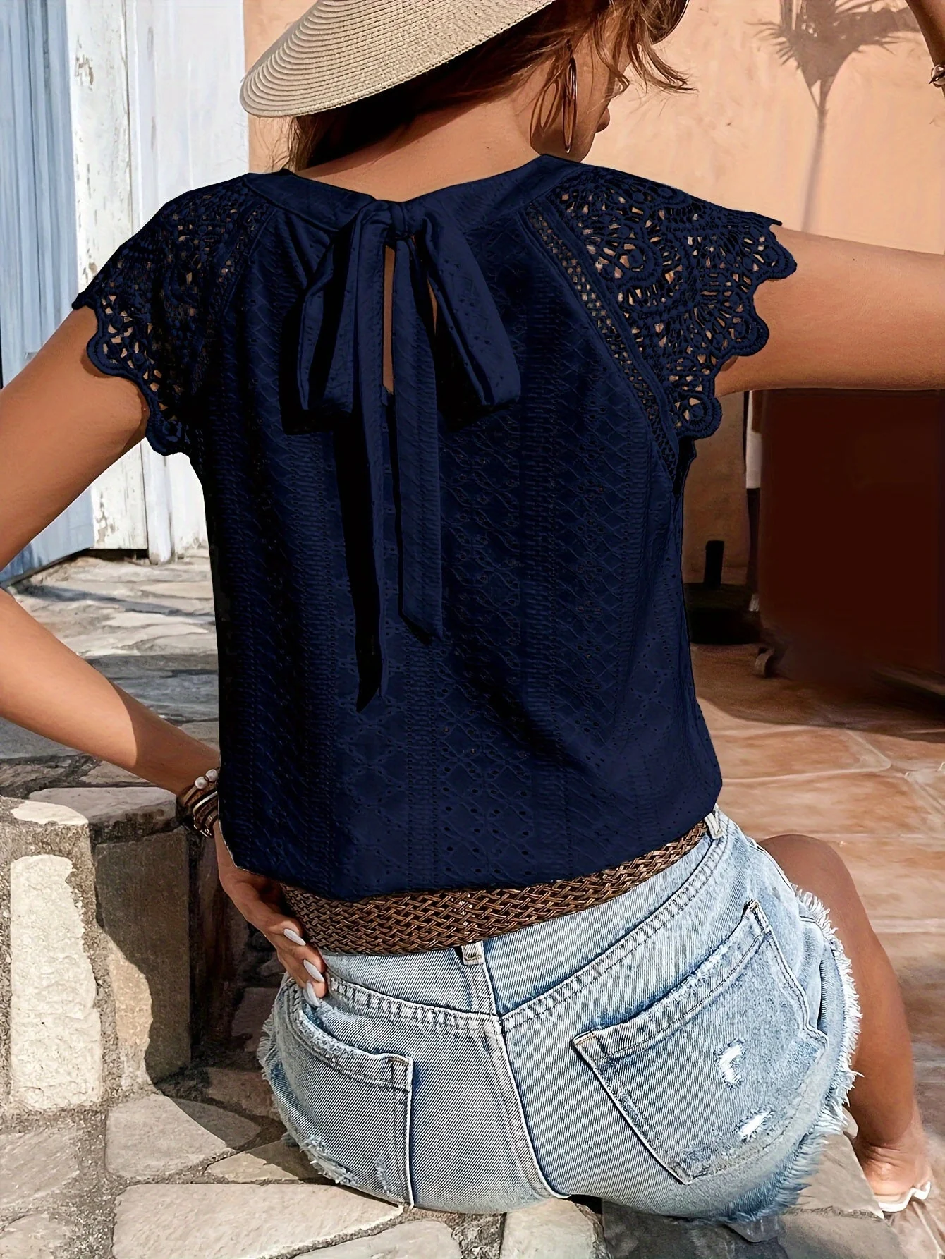 Blouse Femme Style Bohème Chic avec Manches Dentelle et Dos Noué – Mode Été Décontractée - Image 4
