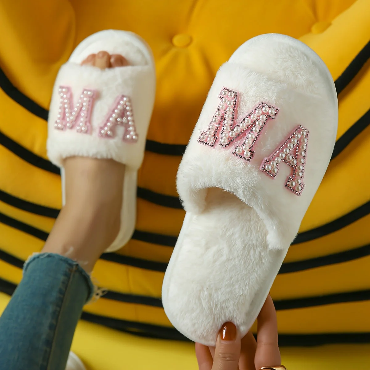 Chaussons Femme Style Douillet avec Broderie 'MA' pour Maman - Tendance et Confort Maison - Image 6