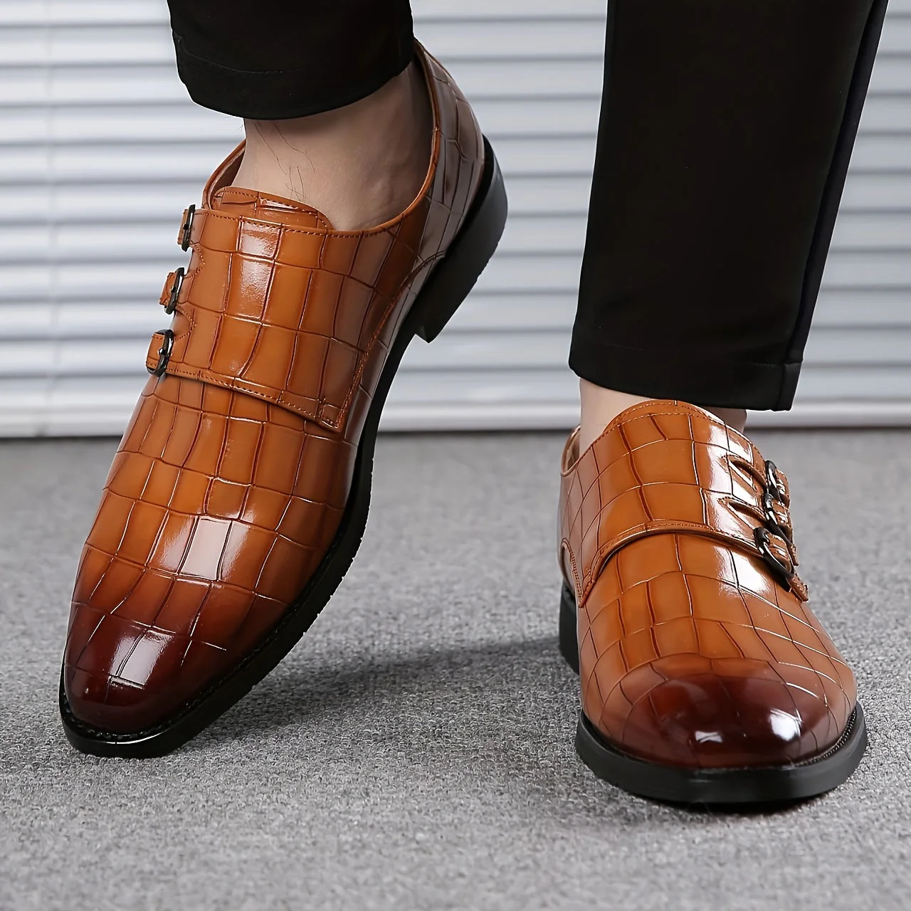 Chaussures habillées à boucle triple pour homme style vintage – élégance formelle et urbaine - Image 2