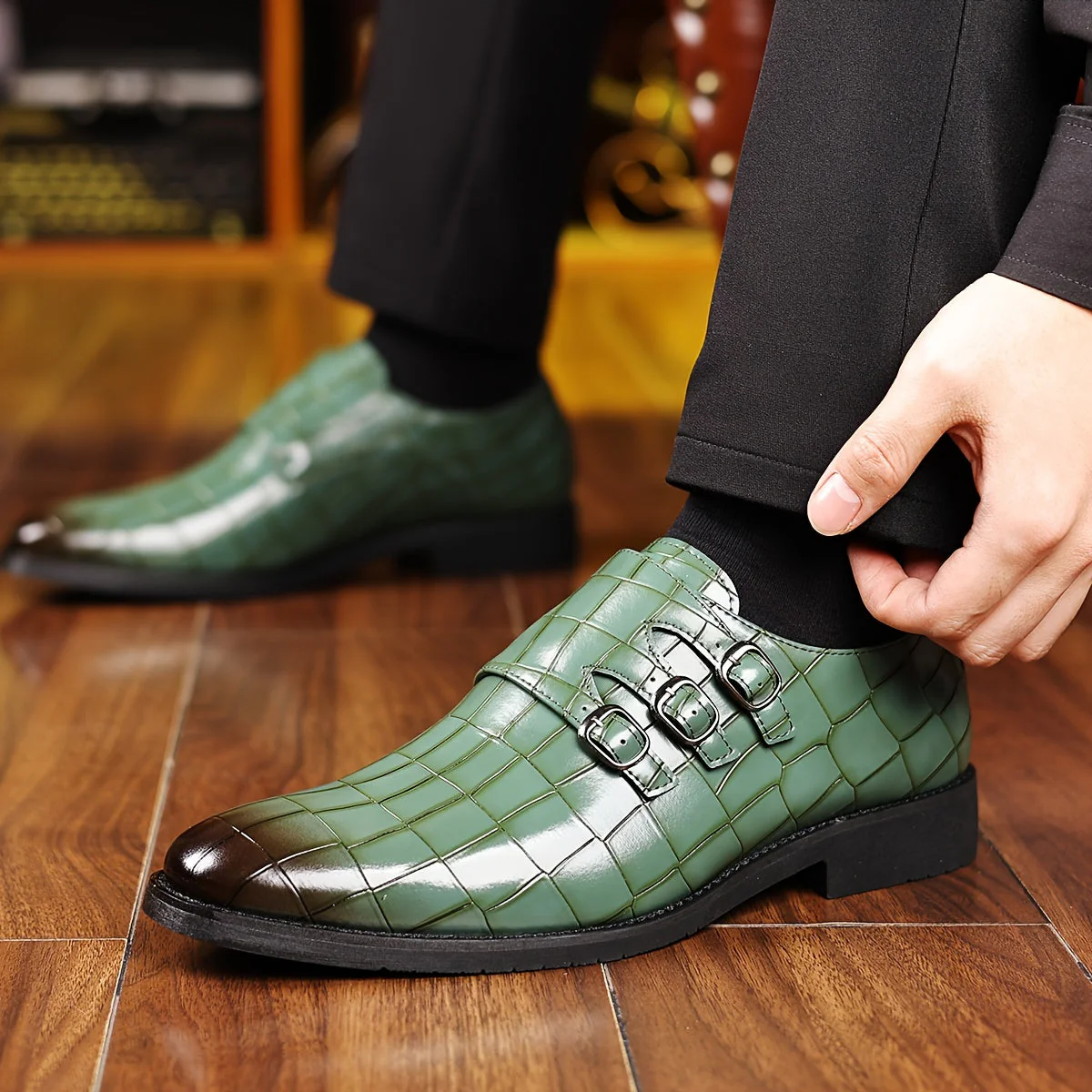 Chaussures habillées à boucle triple pour homme style vintage – élégance formelle et urbaine - Image 4