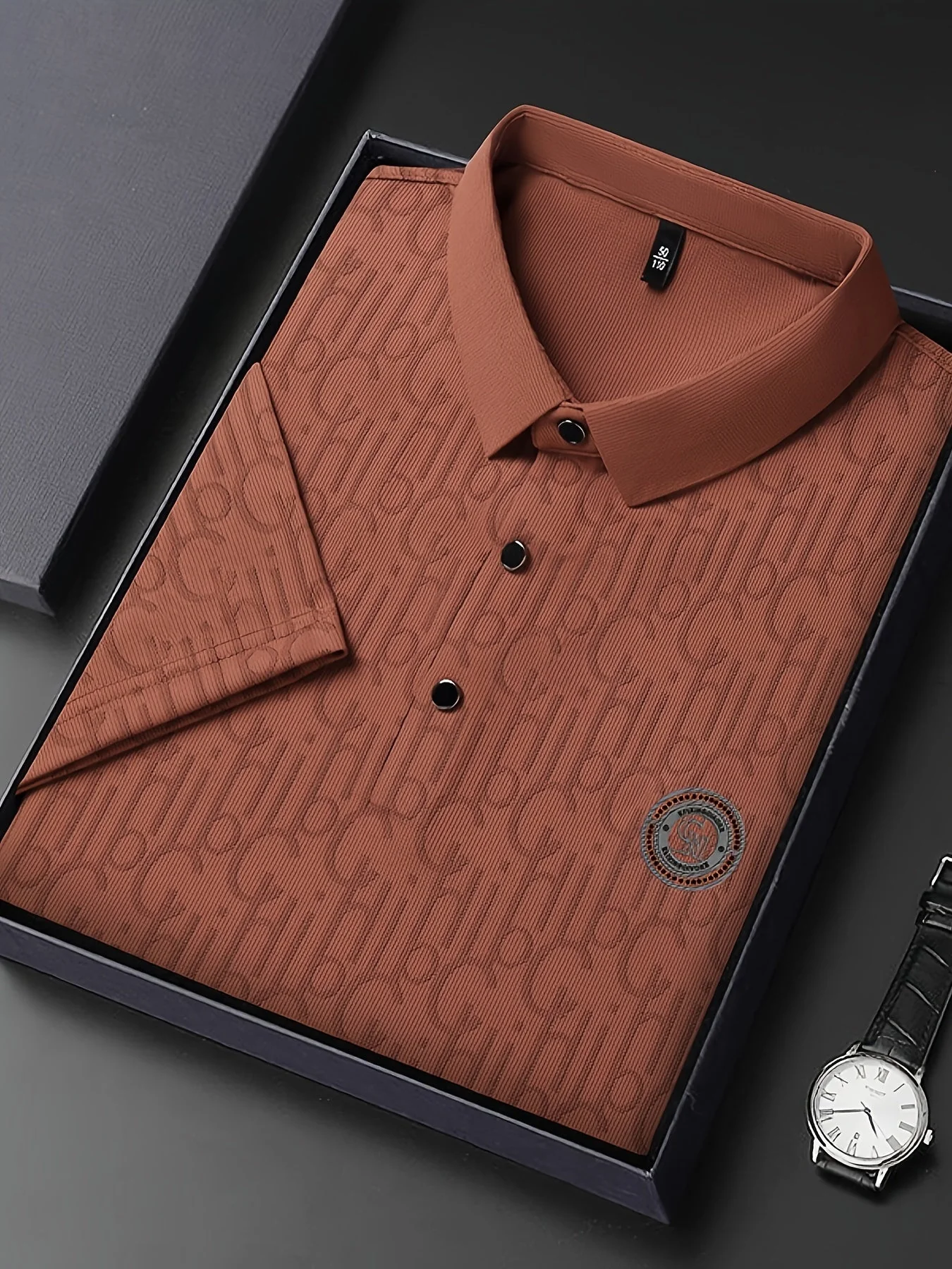 Chemise décontractée à col classique pour homme – Style moderne avec motif alphabétique - Image 4