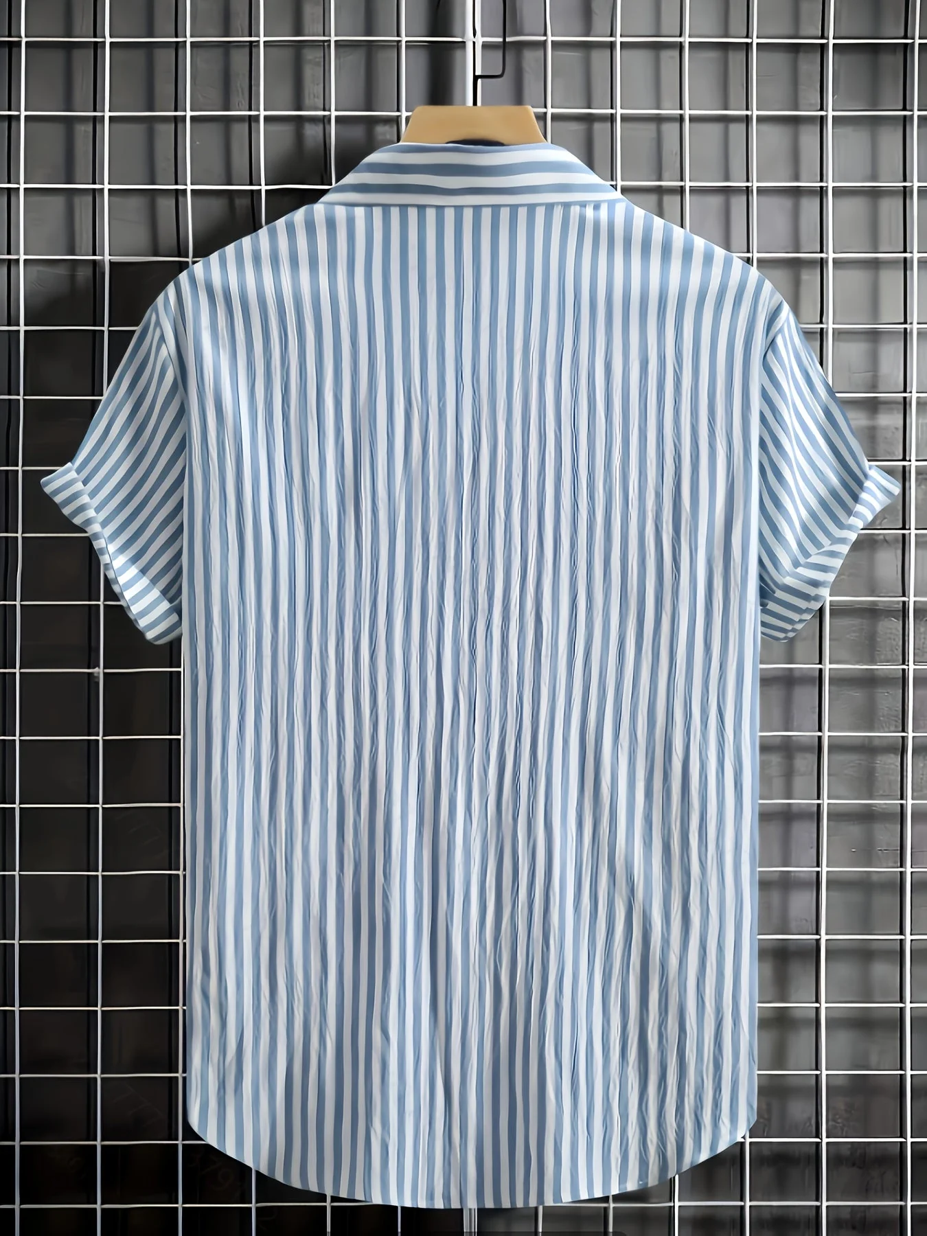 Chemise décontractée à manches courtes pour homme style estival à rayures - Image 2