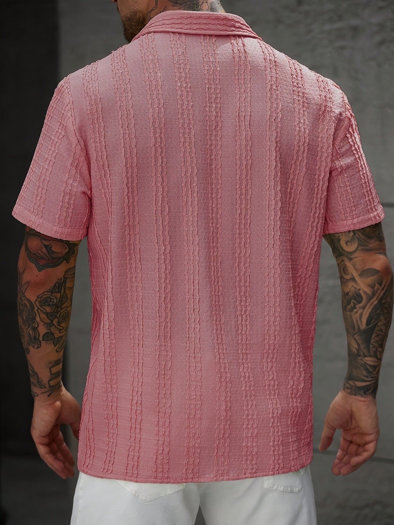 Chemise décontractée à rayures ondulées pour homme – Style estival tendance, idéale pour les sorties et les week-ends - Image 10