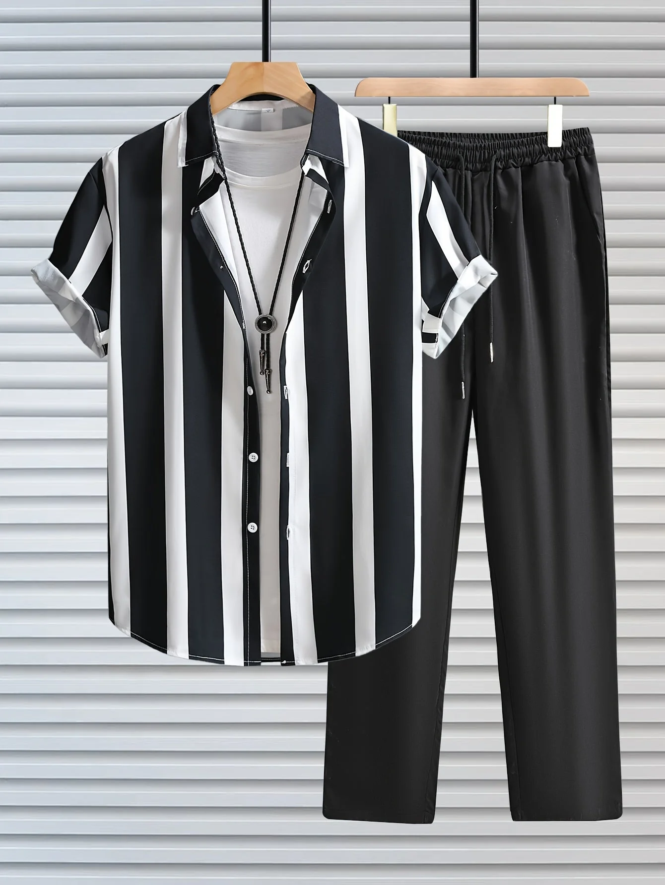 Chemise à Rayures Verticales Style Urbain pour Homme - Look Décontracté et Tendance - Image 2