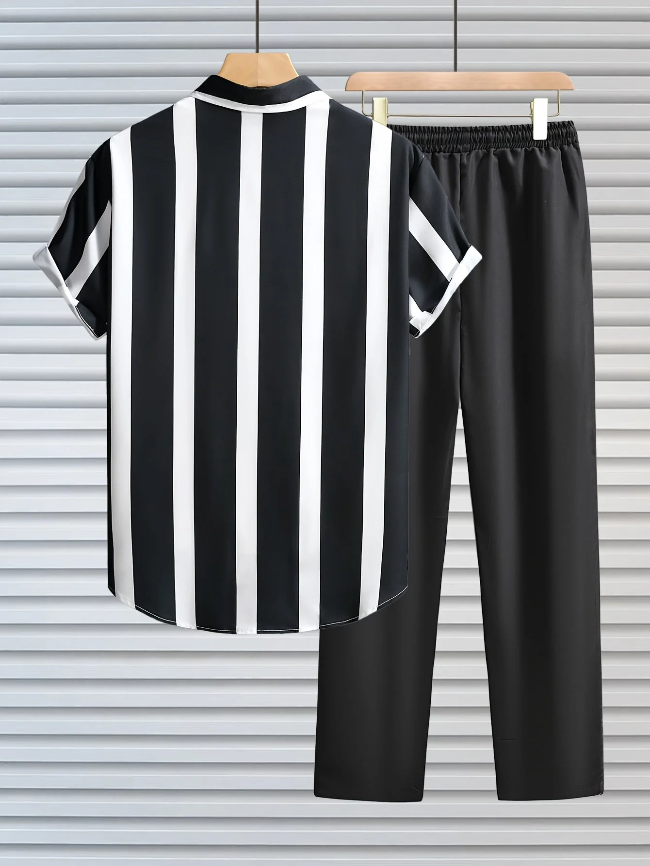 Chemise à Rayures Verticales Style Urbain pour Homme - Look Décontracté et Tendance - Image 3