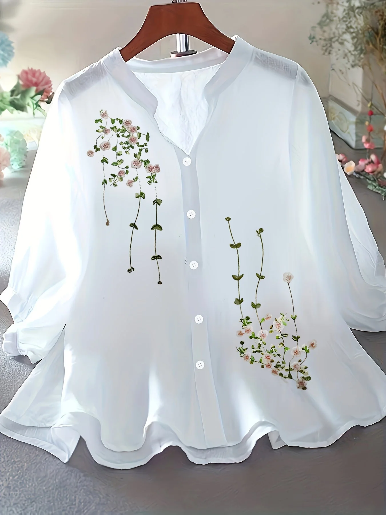 Chemisier femme élégant à broderie florale style estival pour bureau ou sortie - Image 2