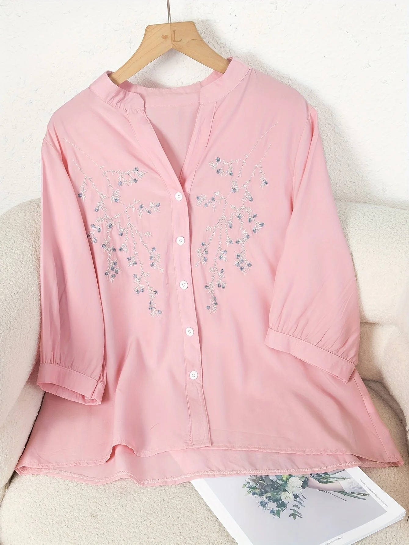 Chemisier femme élégant à broderie florale style estival pour bureau ou sortie - Image 4