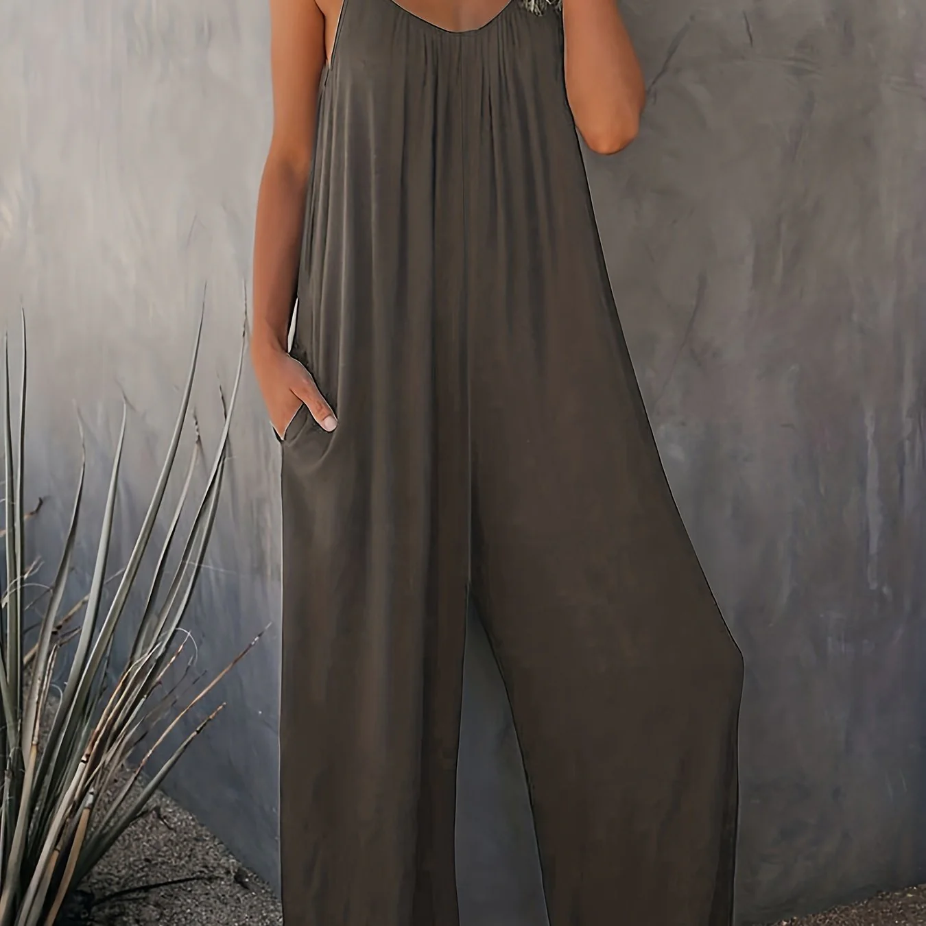 Combinaison ample décontractée femme style été à bretelles fines et poches – Look chic et confortable pour vacances ou ville - Image 13
