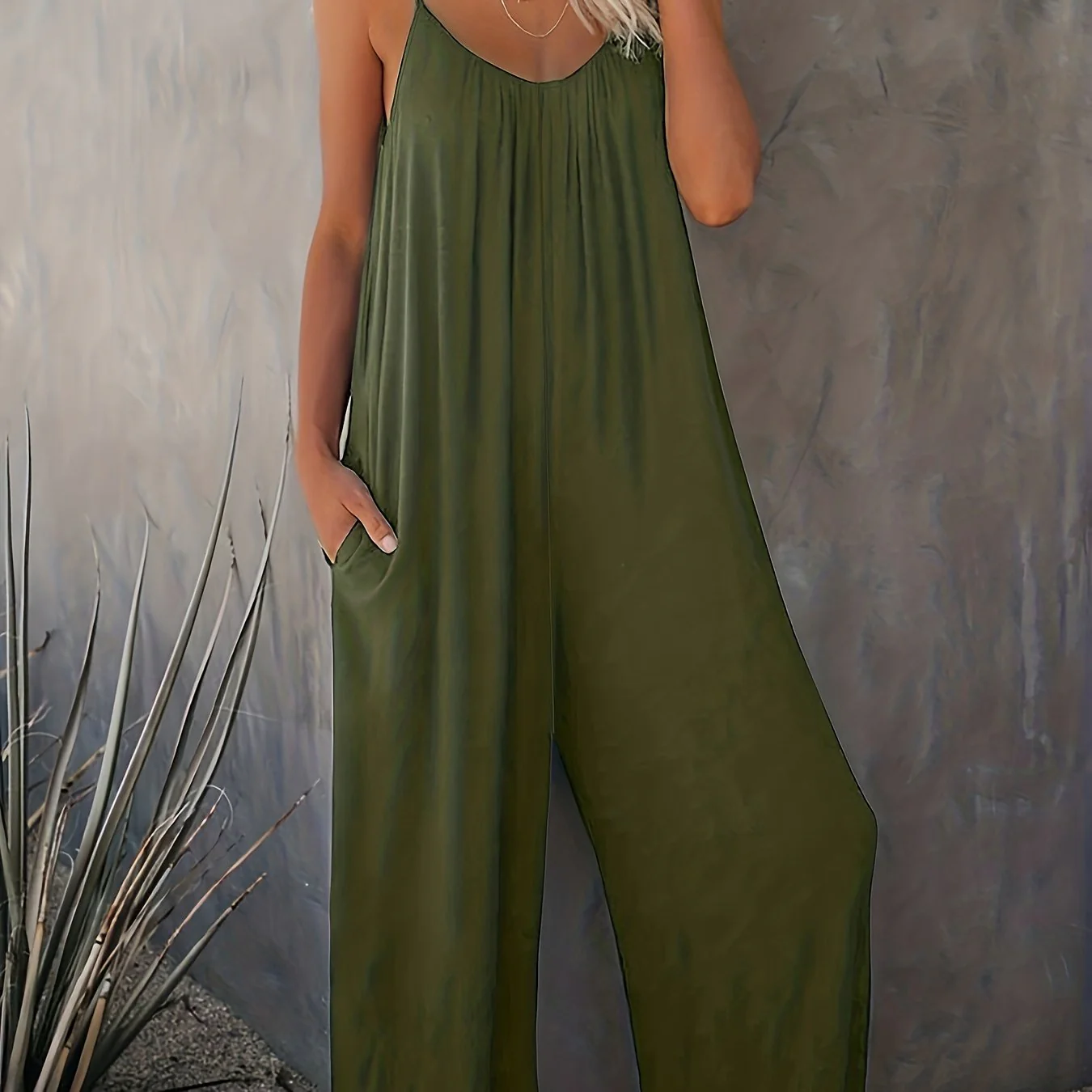 Combinaison ample décontractée femme style été à bretelles fines et poches – Look chic et confortable pour vacances ou ville - Image 16