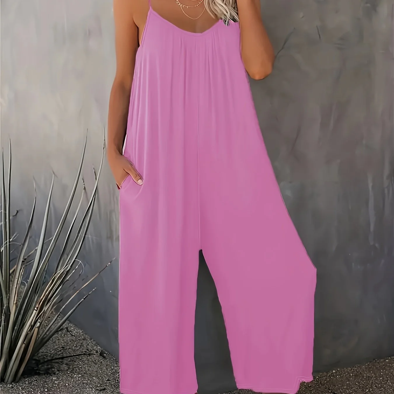 Combinaison ample décontractée femme style été à bretelles fines et poches – Look chic et confortable pour vacances ou ville - Image 24