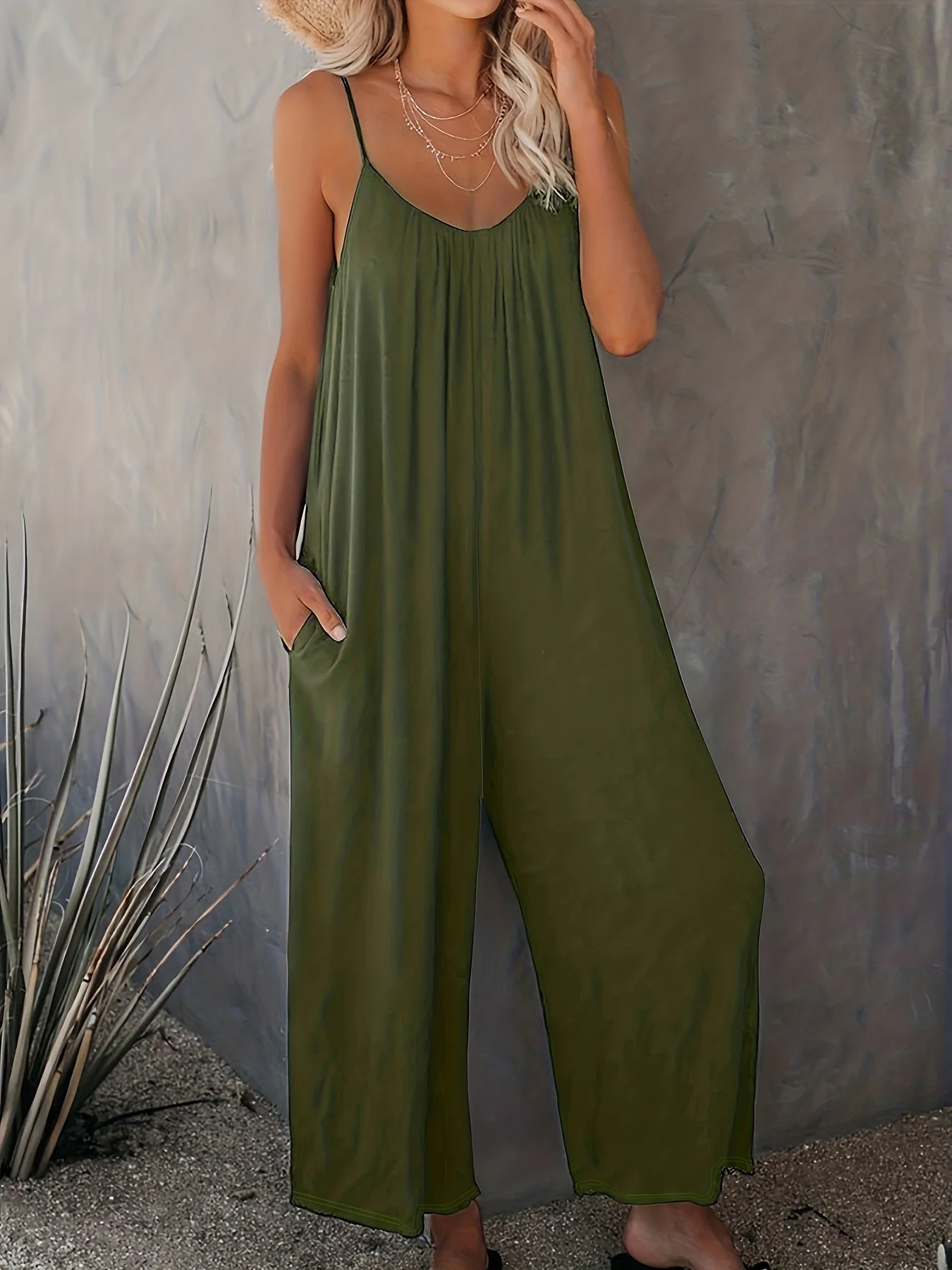 Combinaison ample décontractée femme style été à bretelles fines et poches – Look chic et confortable pour vacances ou ville - Image 7