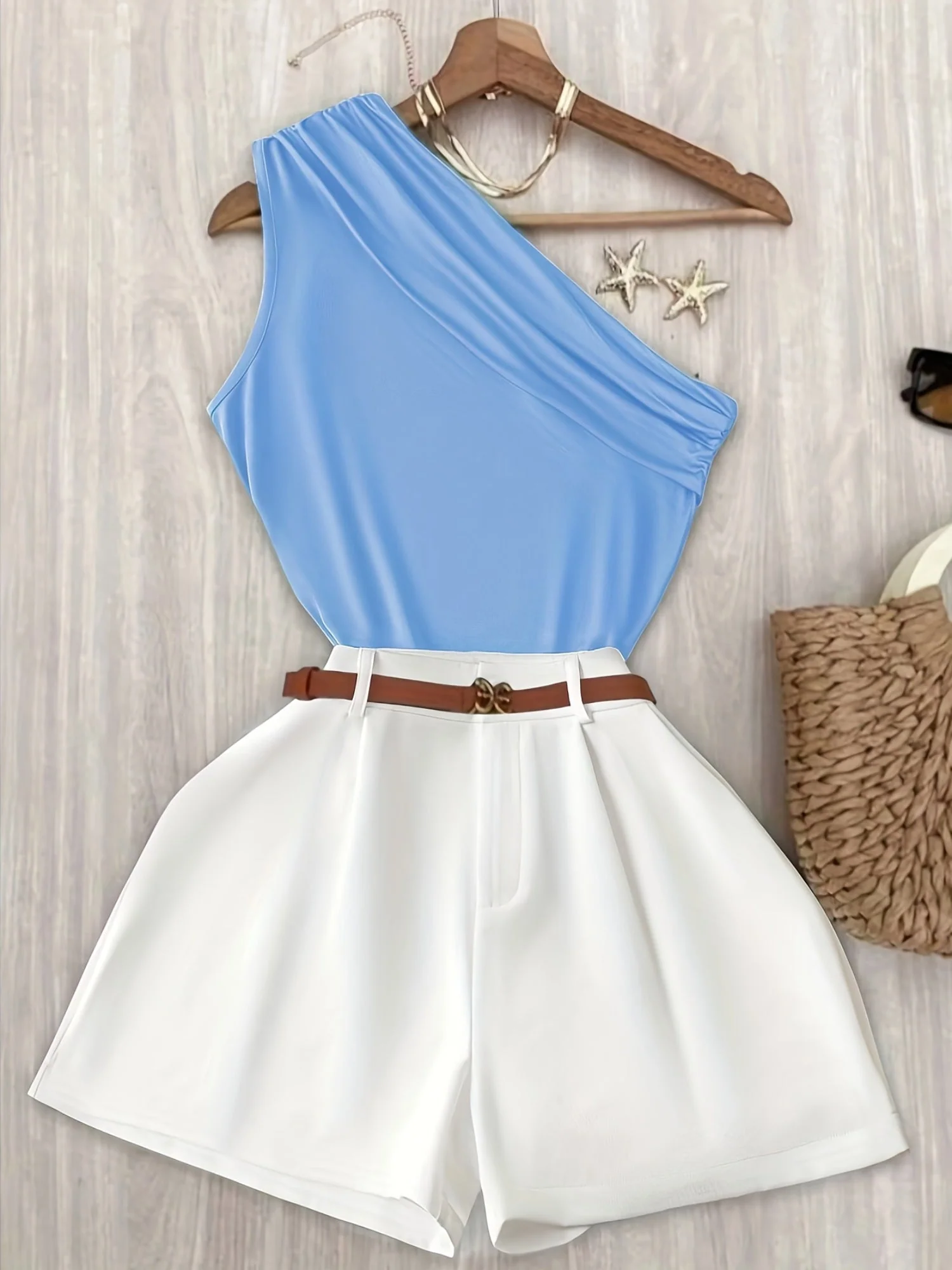 Combinaison short élégante asymétrique pour femme, style chic, idéale printemps-été - Image 2