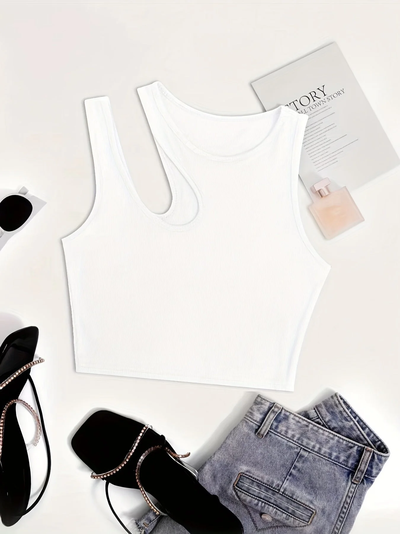Débardeur femme style asymétrique tendance pour l'été - coupe courte, look sexy et moderne - Image 3