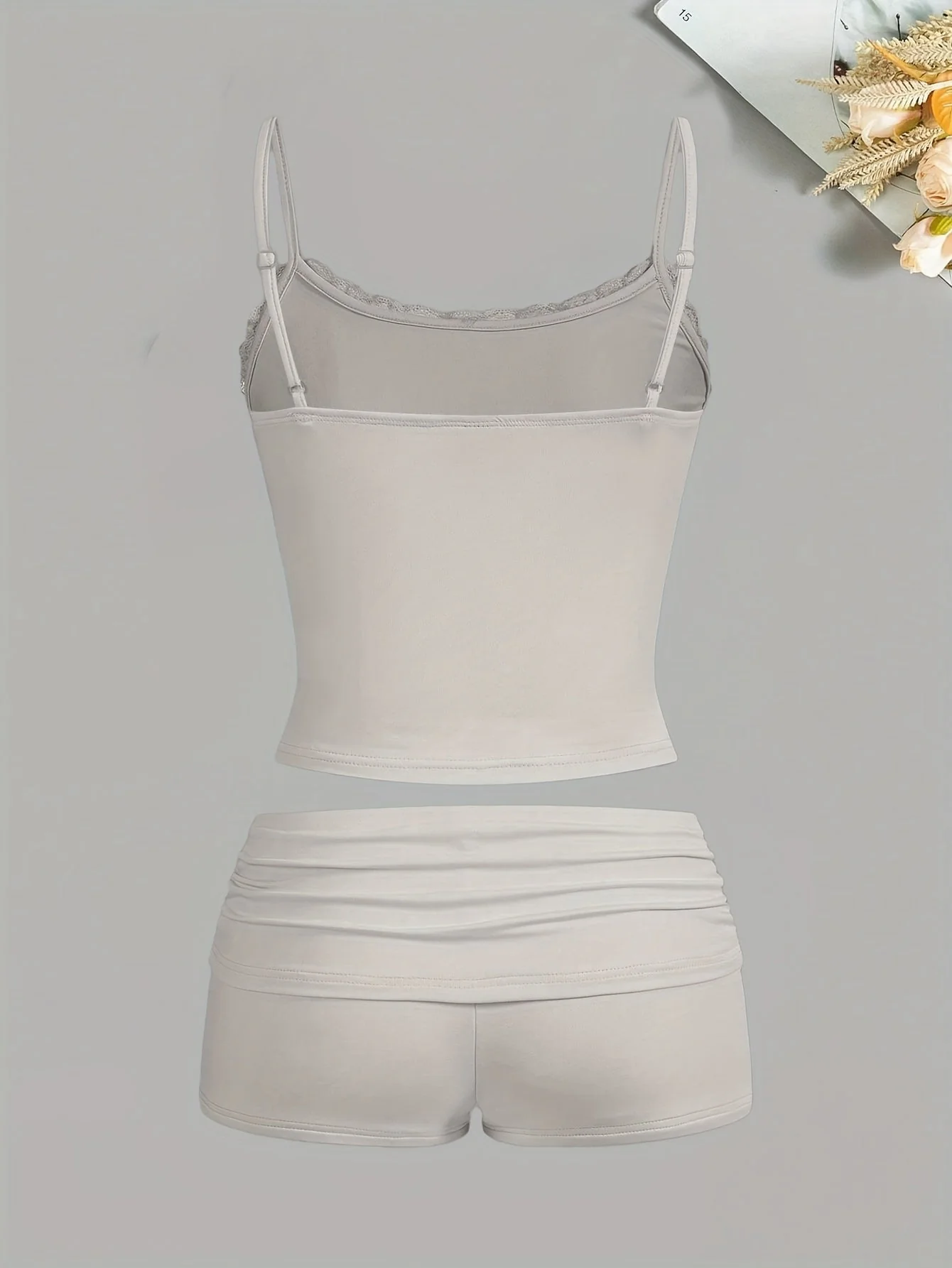 Ensemble court femme élégant à bretelles pour détente et nuit – Style tendance printemps-été - Image 8