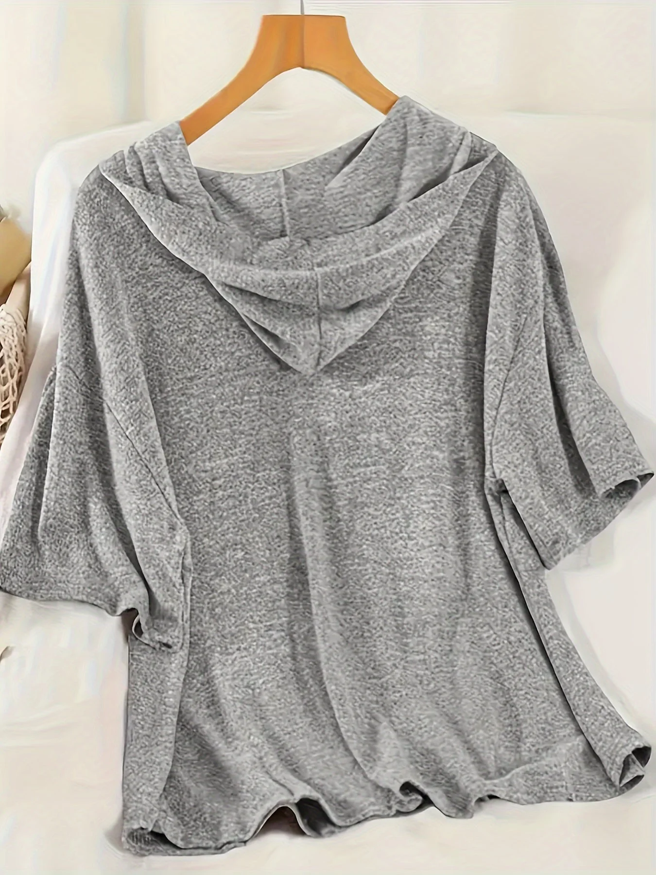 Ensemble décontracté à capuche pour femme - T-shirt ample et short pour détente et loisirs - Image 5