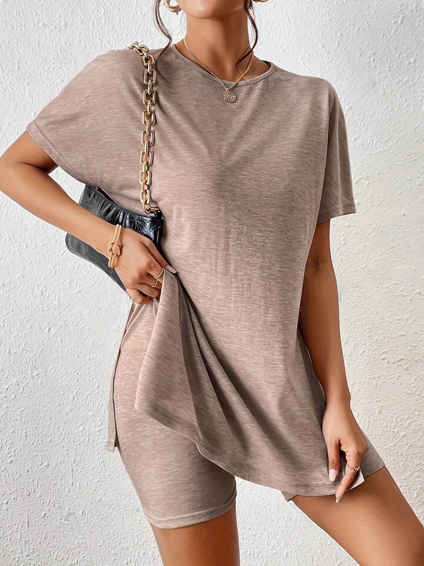 Ensemble décontracté femme short et t-shirt manches courtes style élégant, usage quotidien ou détente - Image 10