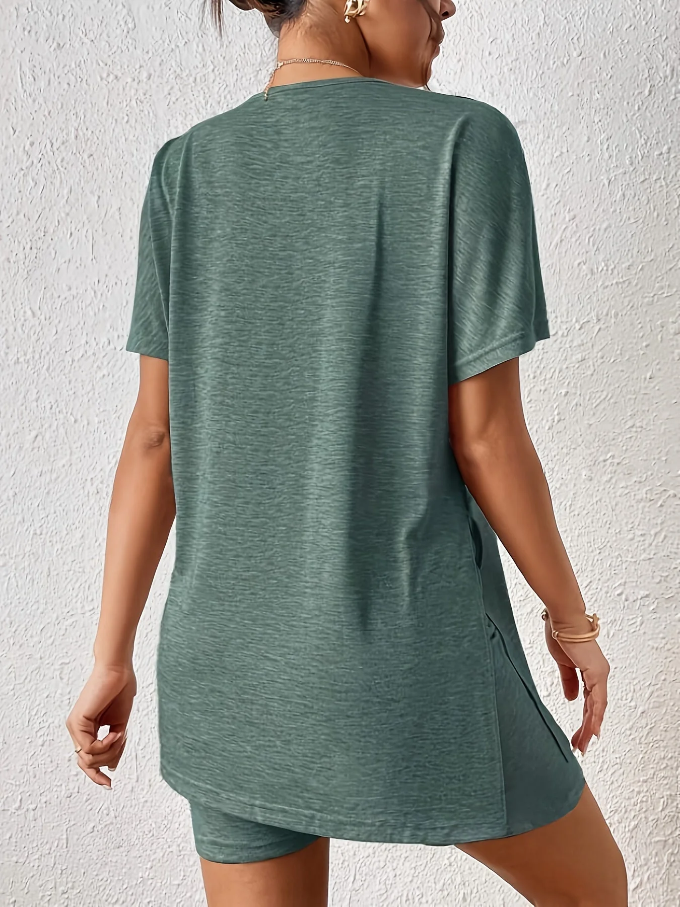 Ensemble décontracté femme short et t-shirt manches courtes style élégant, usage quotidien ou détente - Image 5