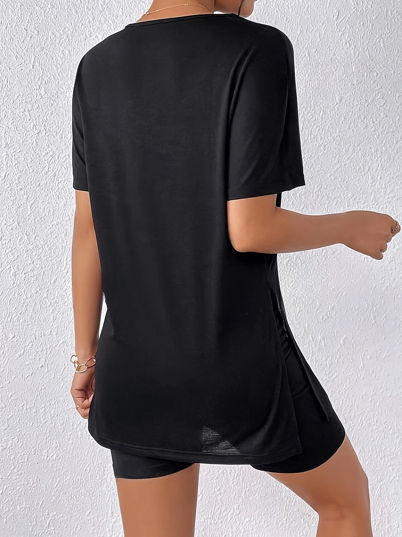 Ensemble décontracté femme short et t-shirt manches courtes style élégant, usage quotidien ou détente - Image 6