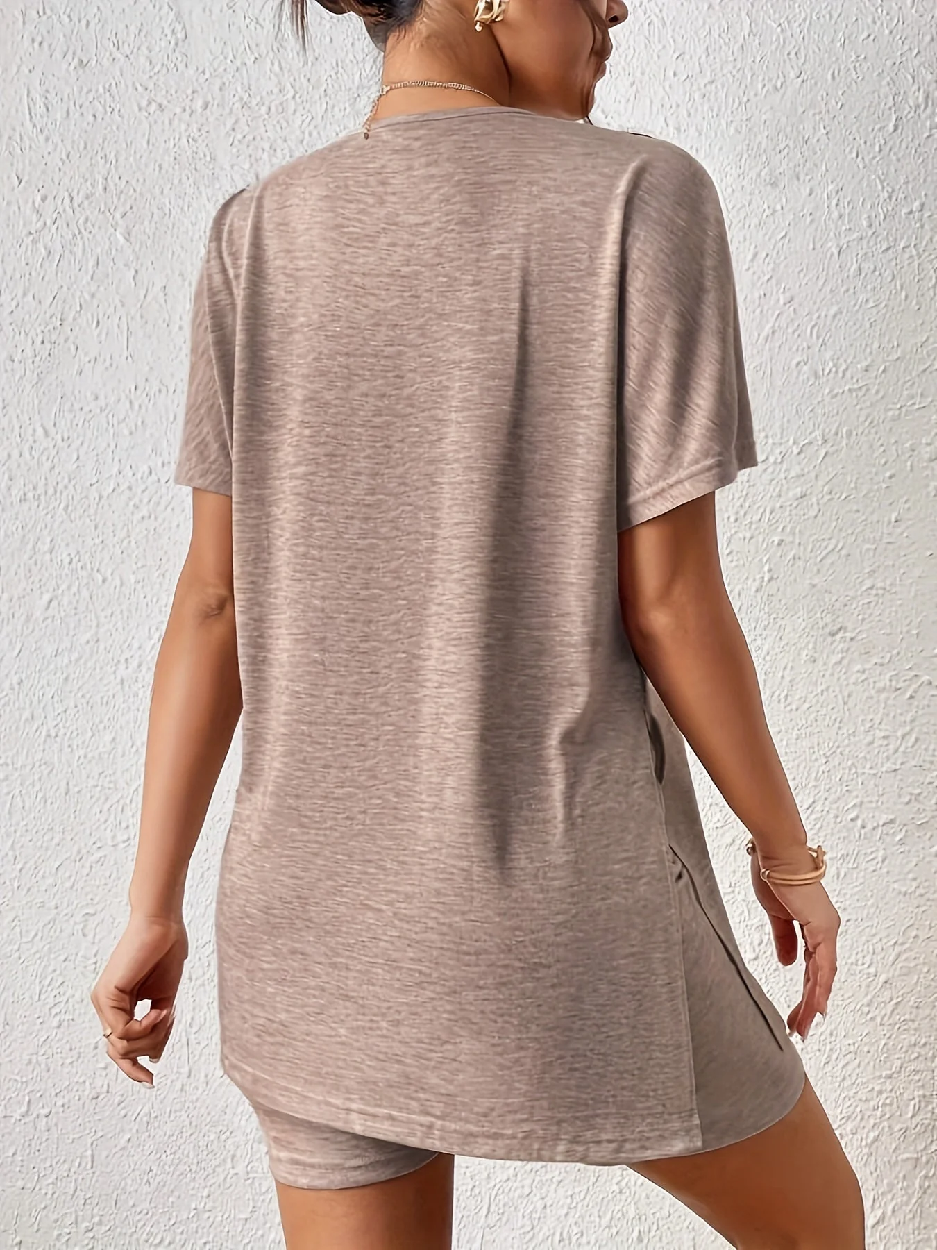 Ensemble décontracté femme short et t-shirt manches courtes style élégant, usage quotidien ou détente - Image 7