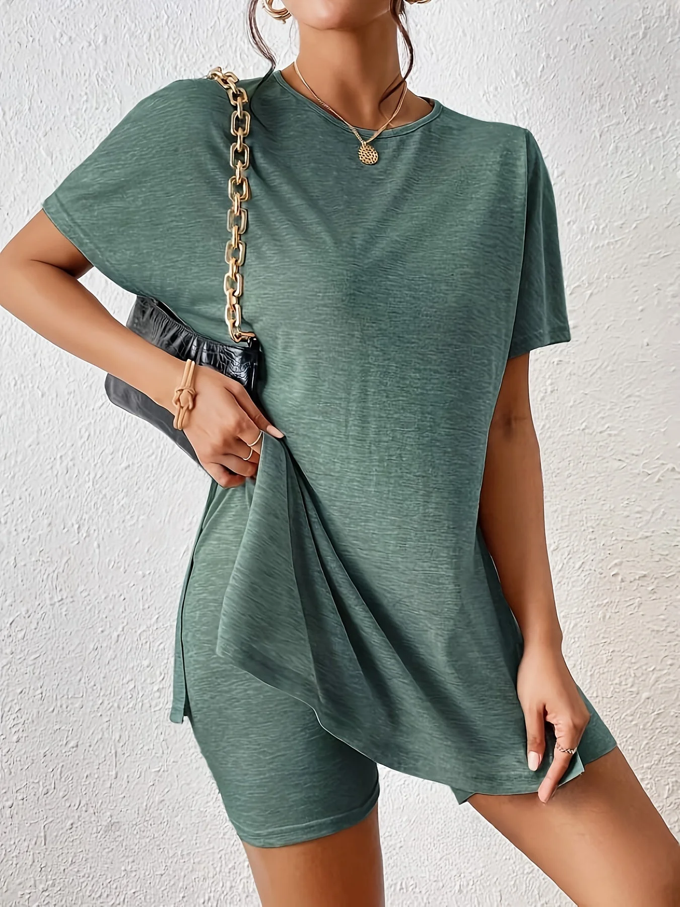 Ensemble décontracté femme short et t-shirt manches courtes style élégant, usage quotidien ou détente - Image 8