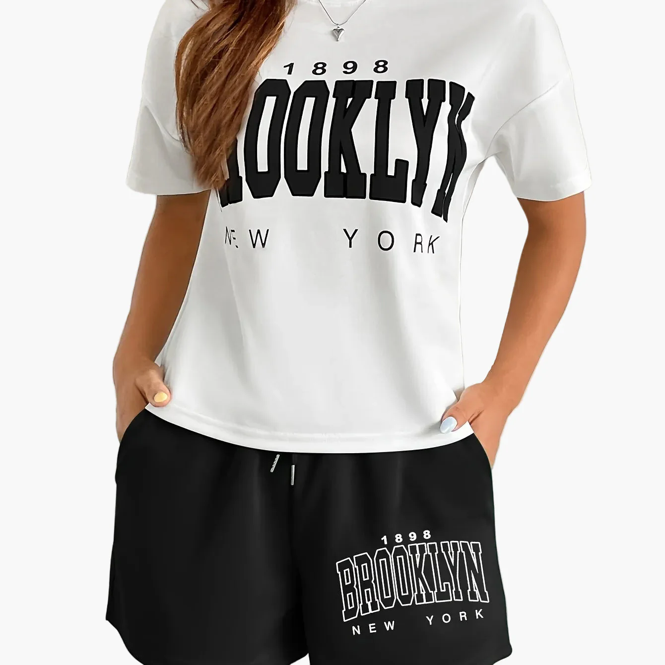 Ensemble décontracté femme style université avec t-shirt et short imprimé Brooklyn New York - Image 10