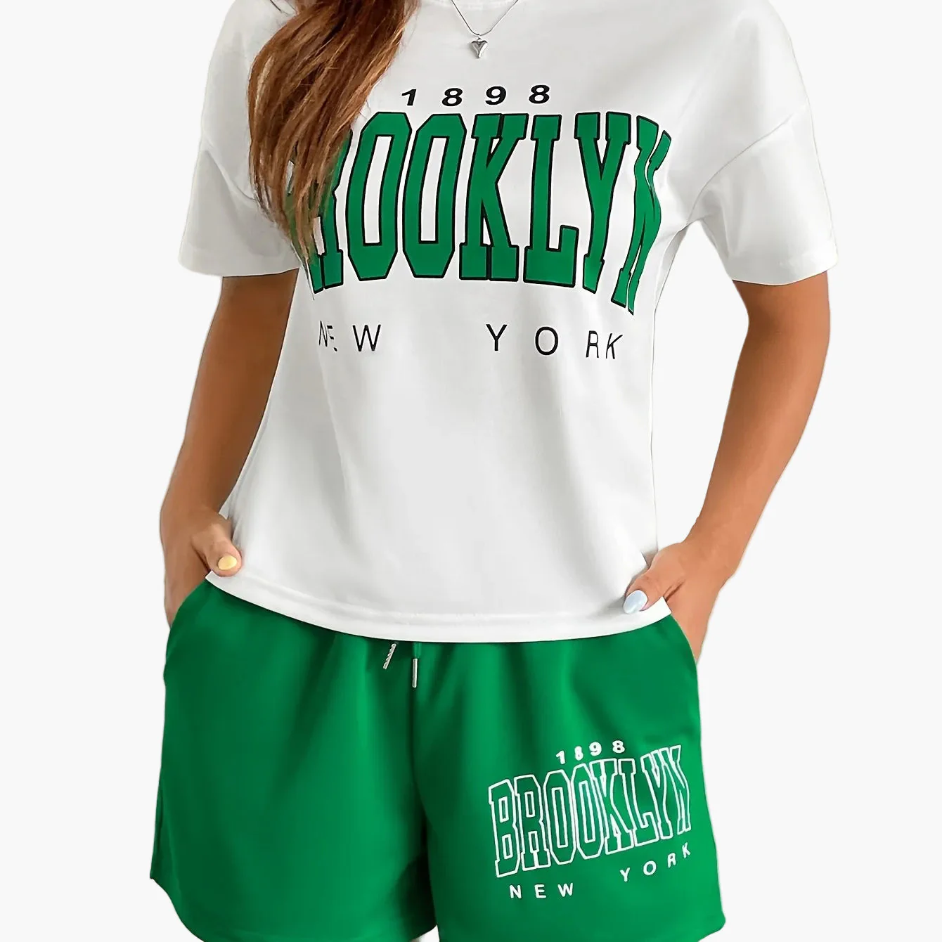 Ensemble décontracté femme style université avec t-shirt et short imprimé Brooklyn New York - Image 13