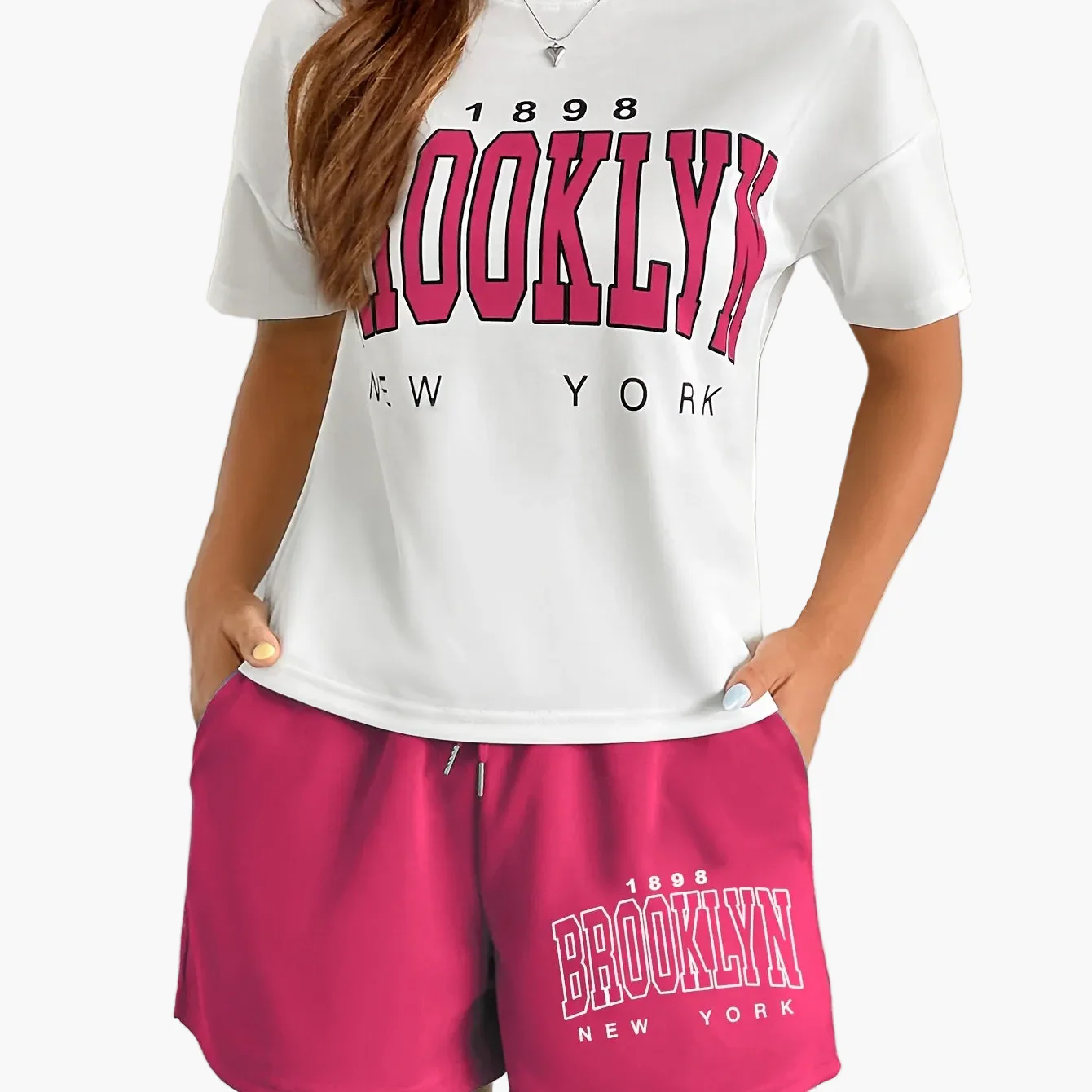 Ensemble décontracté femme style université avec t-shirt et short imprimé Brooklyn New York - Image 14