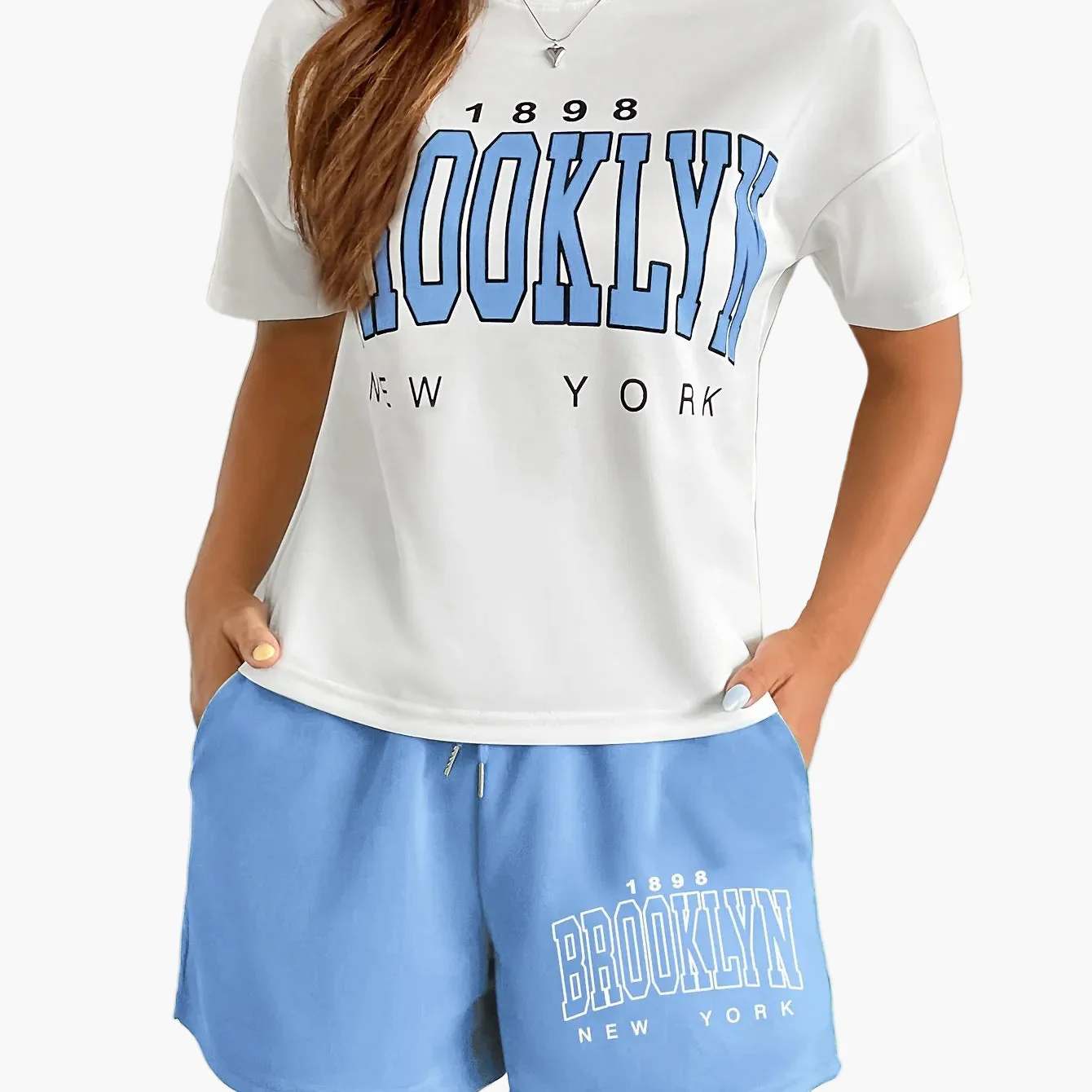 Ensemble décontracté femme style université avec t-shirt et short imprimé Brooklyn New York - Image 9