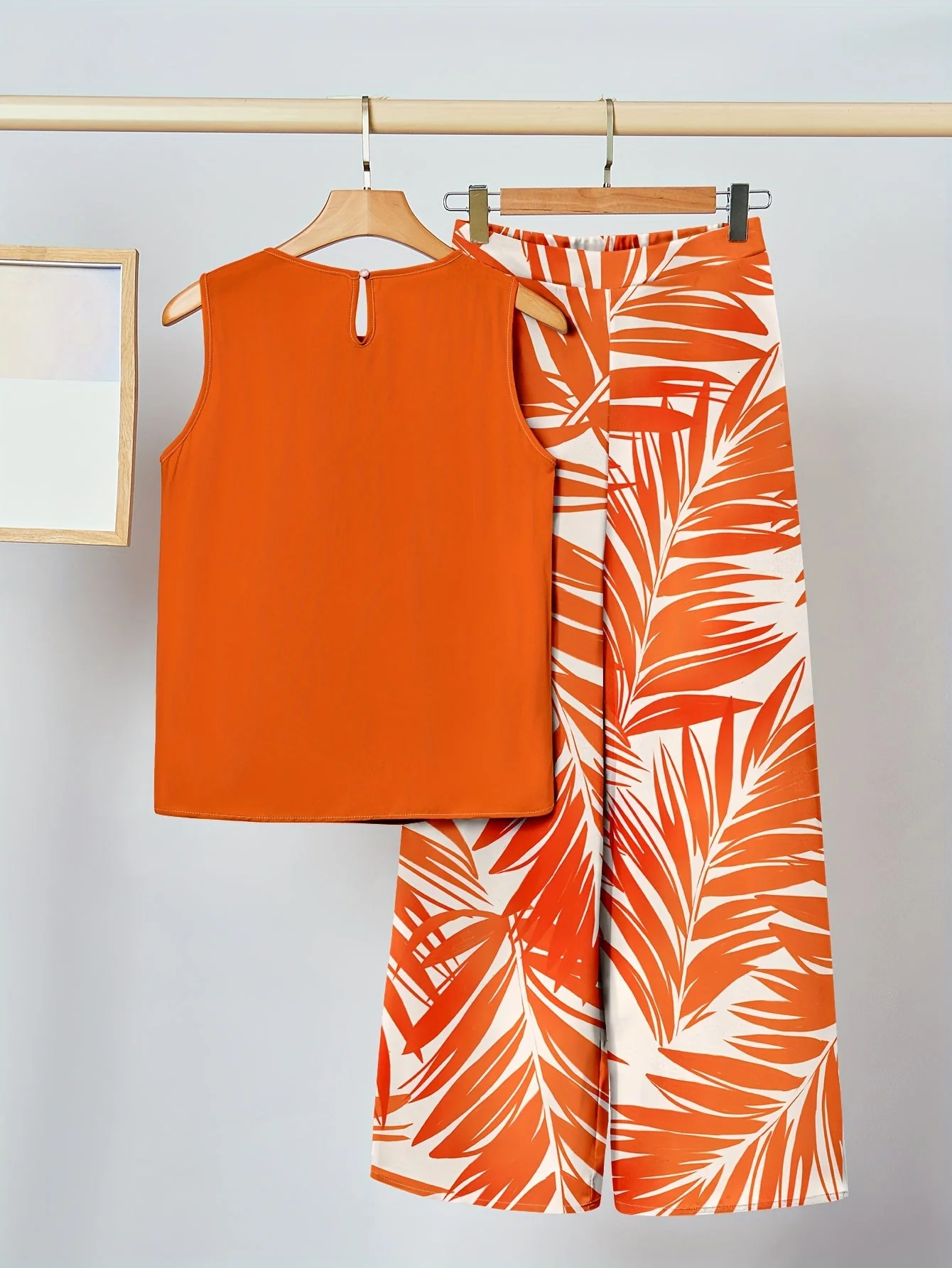Ensemble décontracté femme – Tenue chic tropicale à motif feuillage, style ample idéal été et vacances - Image 3