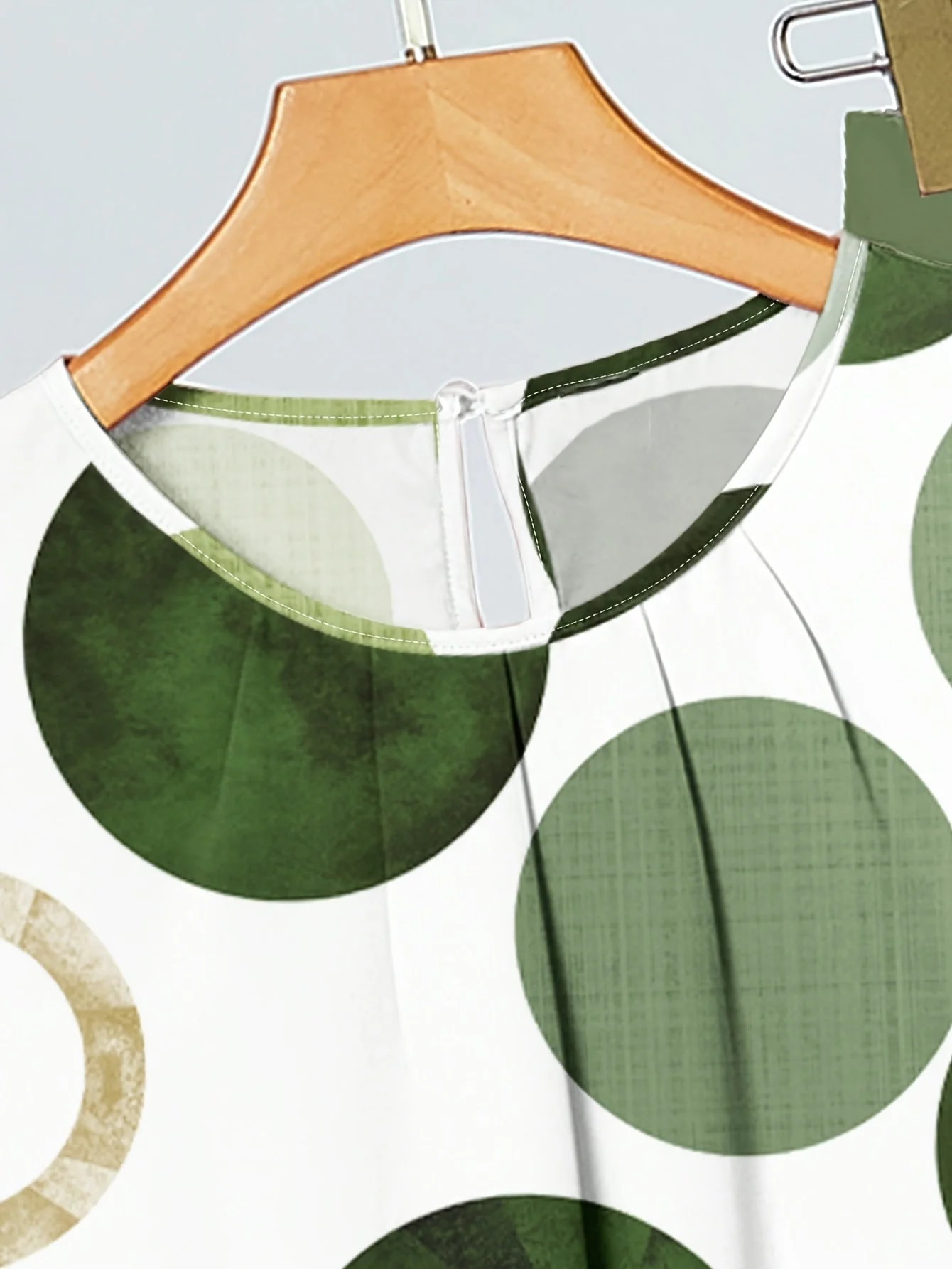 Ensemble décontracté femme – Tenue chic tropicale à motif feuillage, style ample idéal été et vacances - Image 4