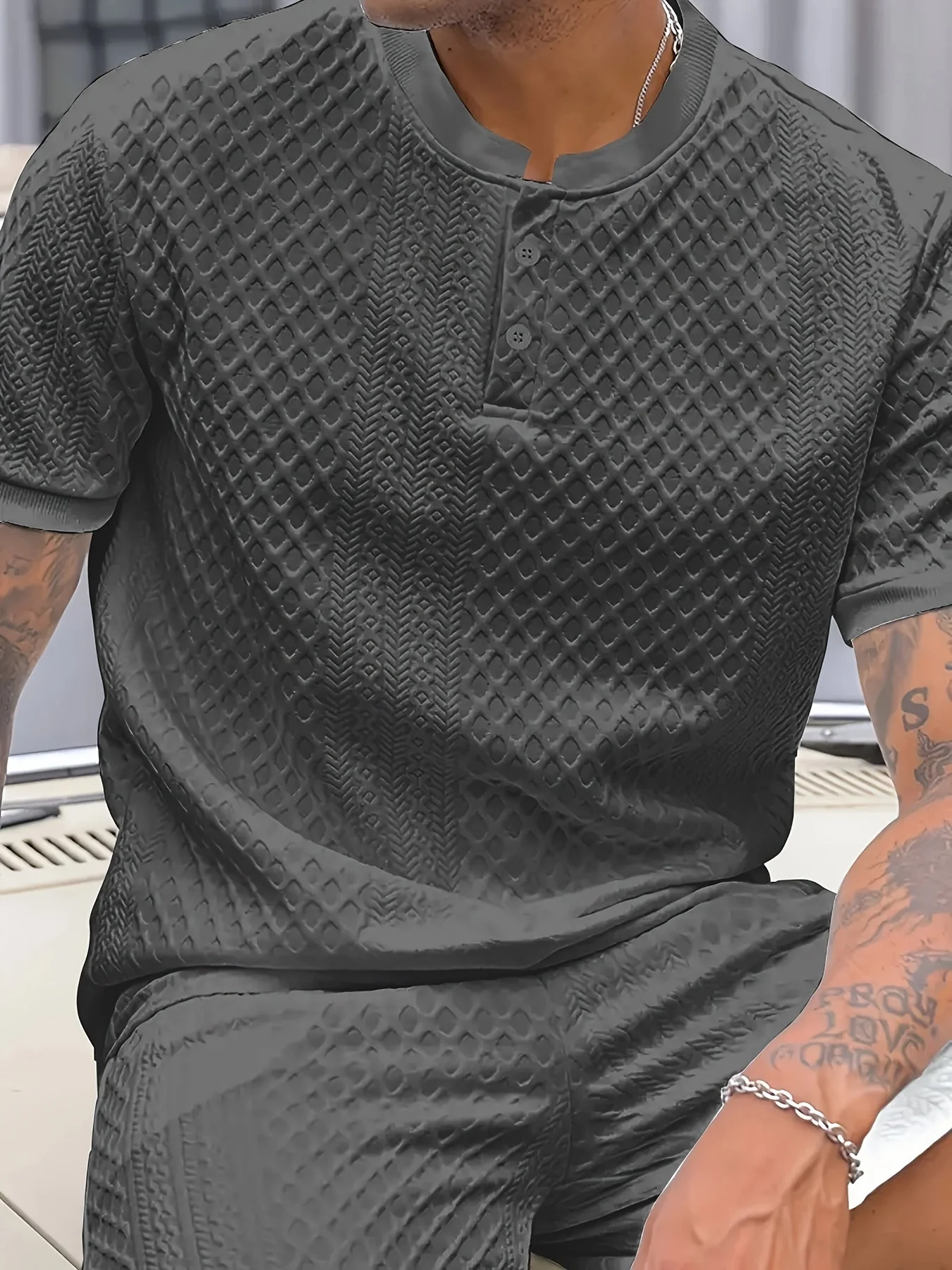 Ensemble décontracté pour homme à motif texturé style Henley – Idéal pour l’été et les sorties urbaines - Image 2