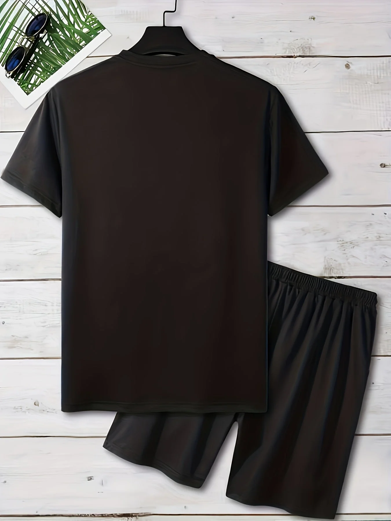 Ensemble décontracté pour homme - T-shirt et short style urbain motif visage smiley graphique - Image 3